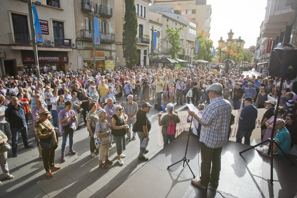 FOTOS | Concentració a Terrassa contra la nova taxa de residus