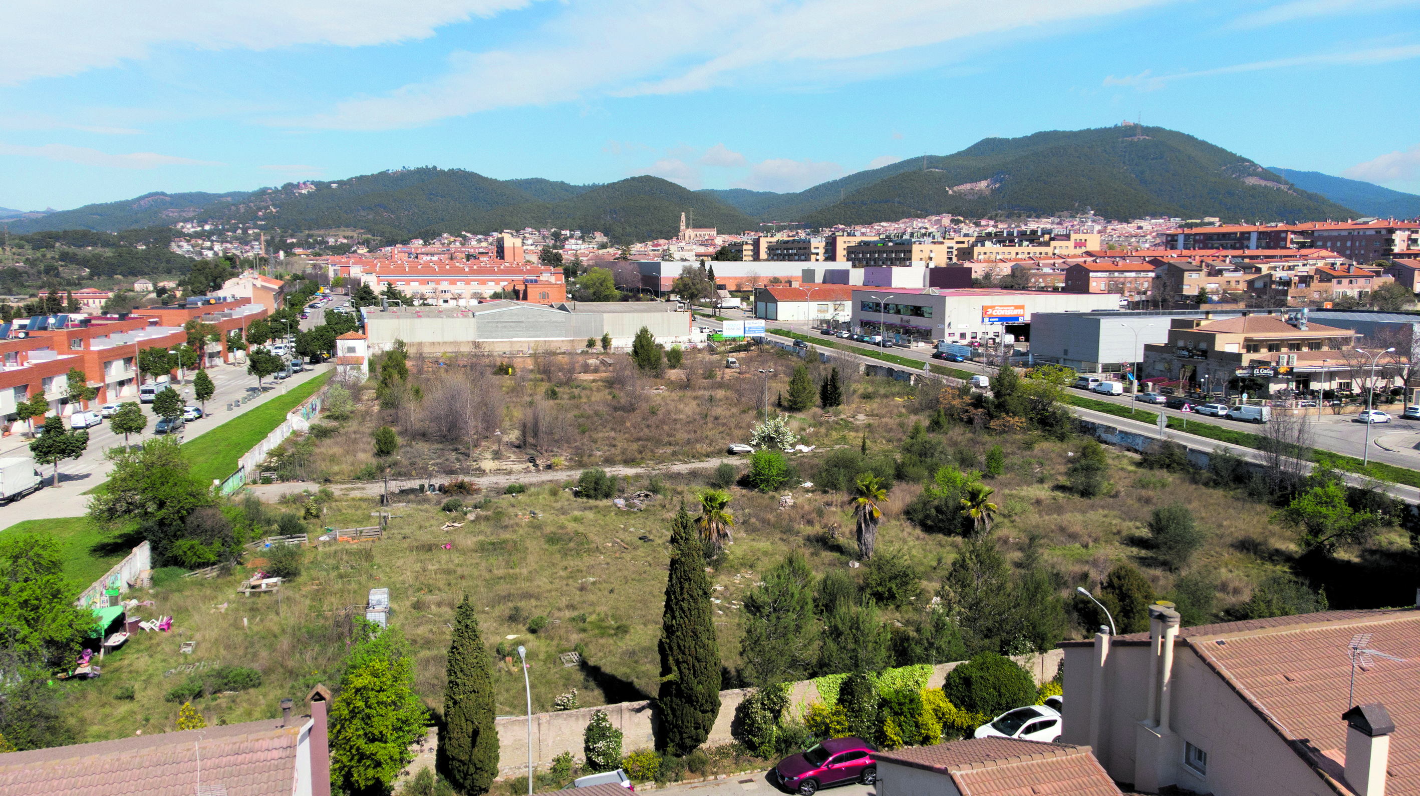 Allau de sol·licituds pels pisos de lloguer social a l'antiga Playtex de Castellar