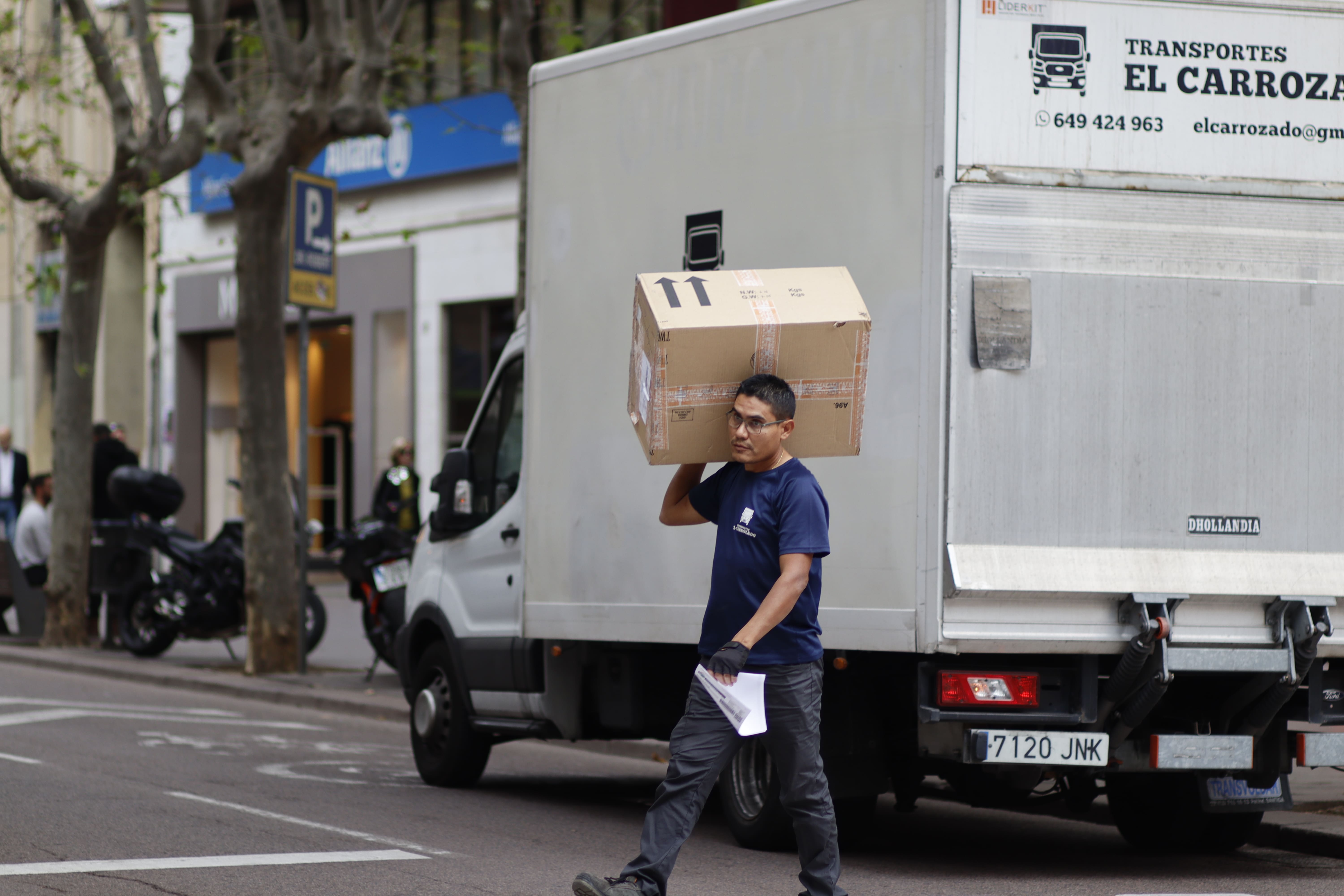 Llum verda a l'augment del salari mínim fins als 1.080 euros mensuals