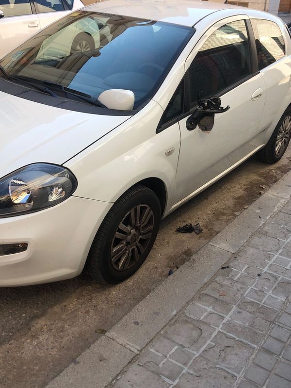 FOTOS | Detingut per destrossar retrovisors de matinada a Sabadell