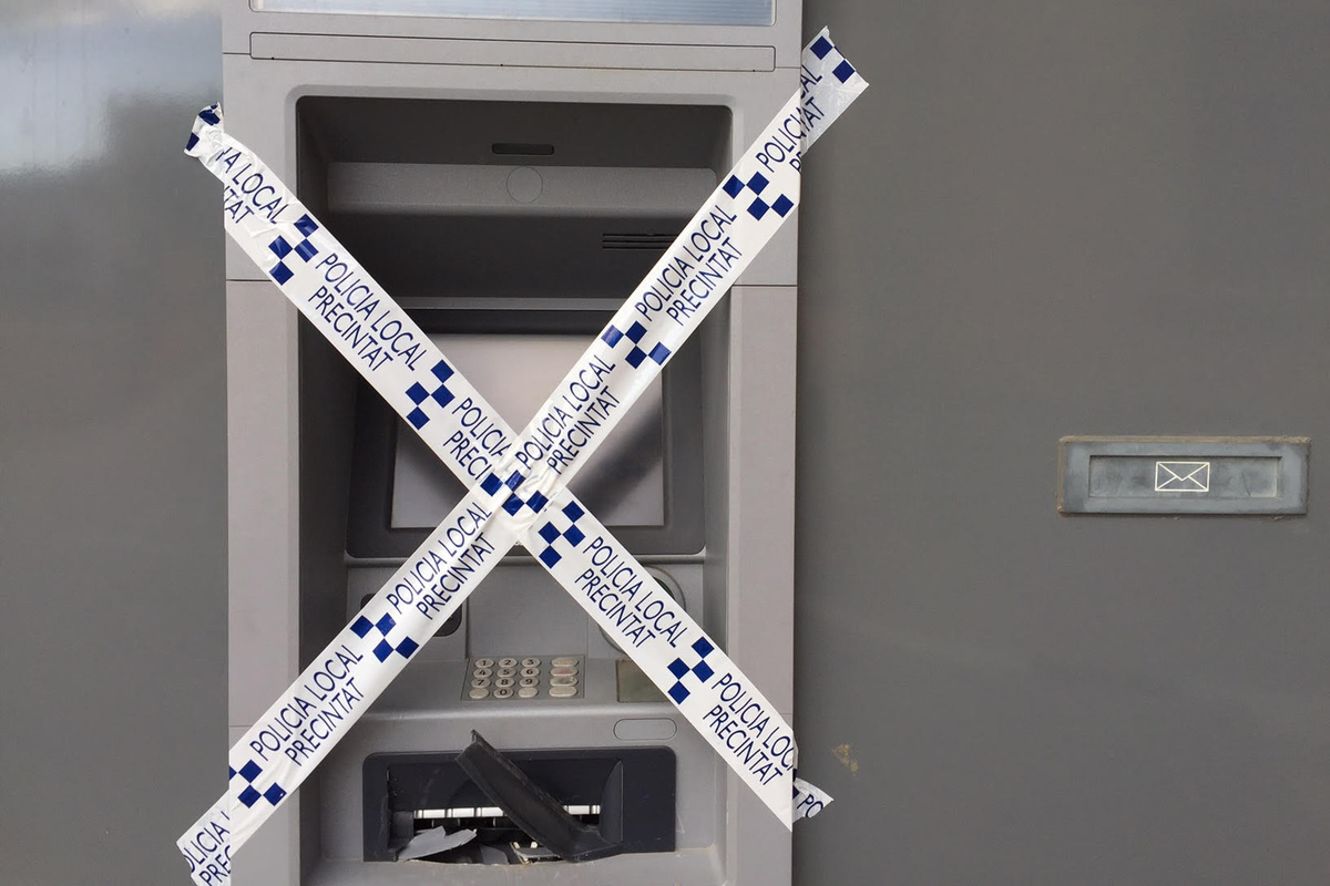Detingut un jove per múltiples estafes bancàries amb el mètode Smishing