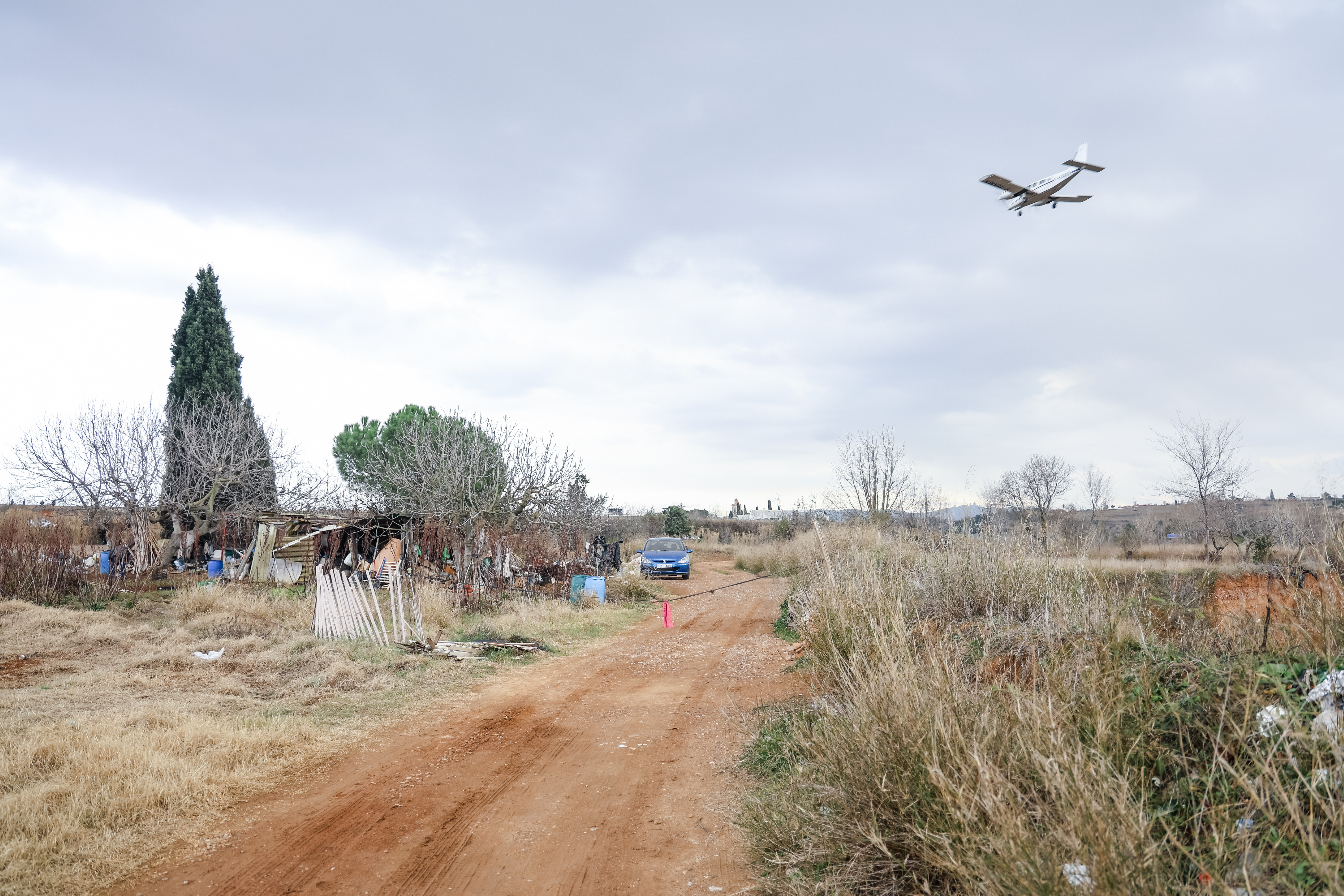 FOTOS | Cotxes abandonats i horts de cultiu: així estan avui els terrenys del Portal Sud