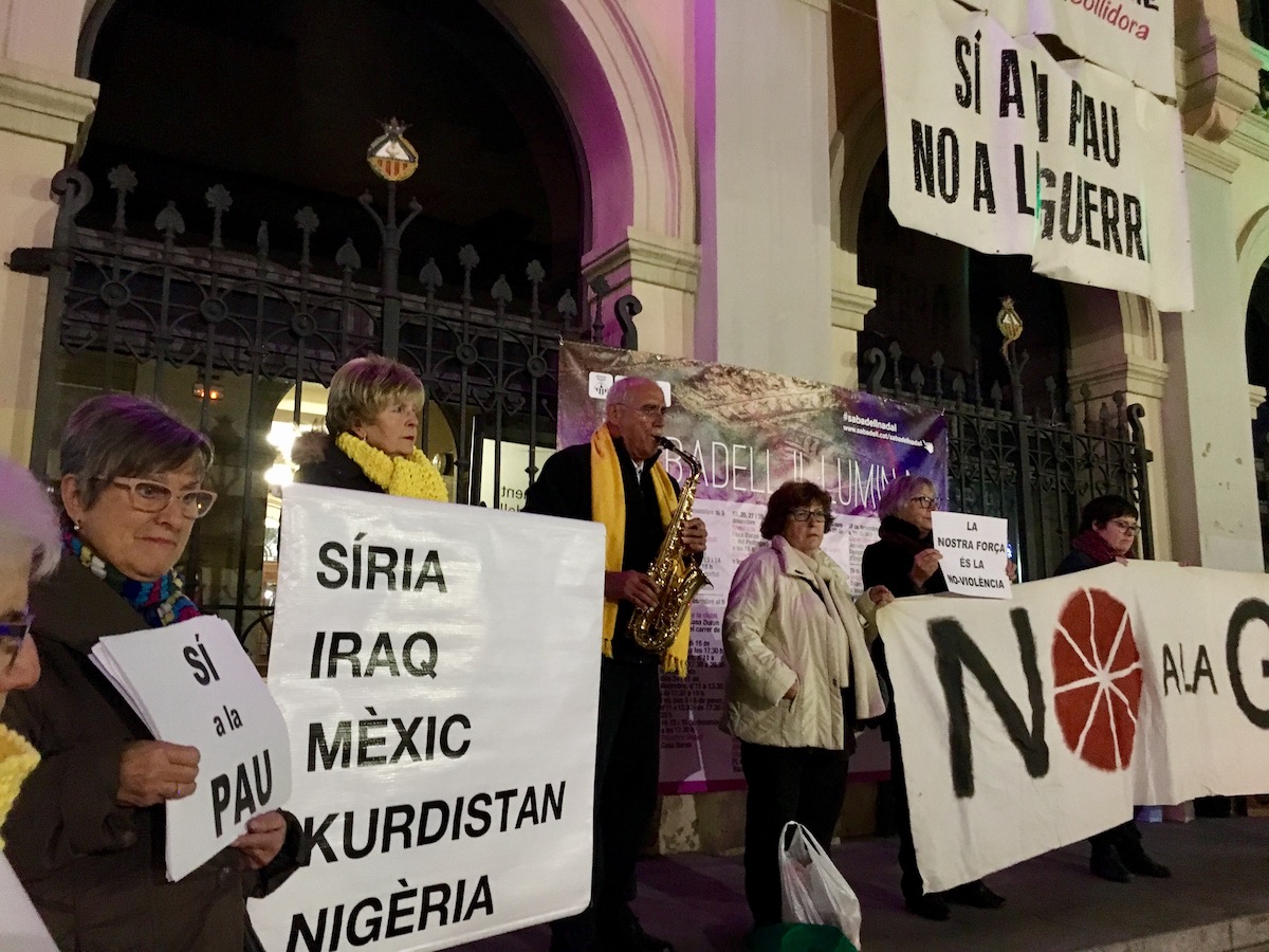 FOTOS: La Roda de la Pau celebra 20 anys sent el punt de trobada a Sabadell contra la violència