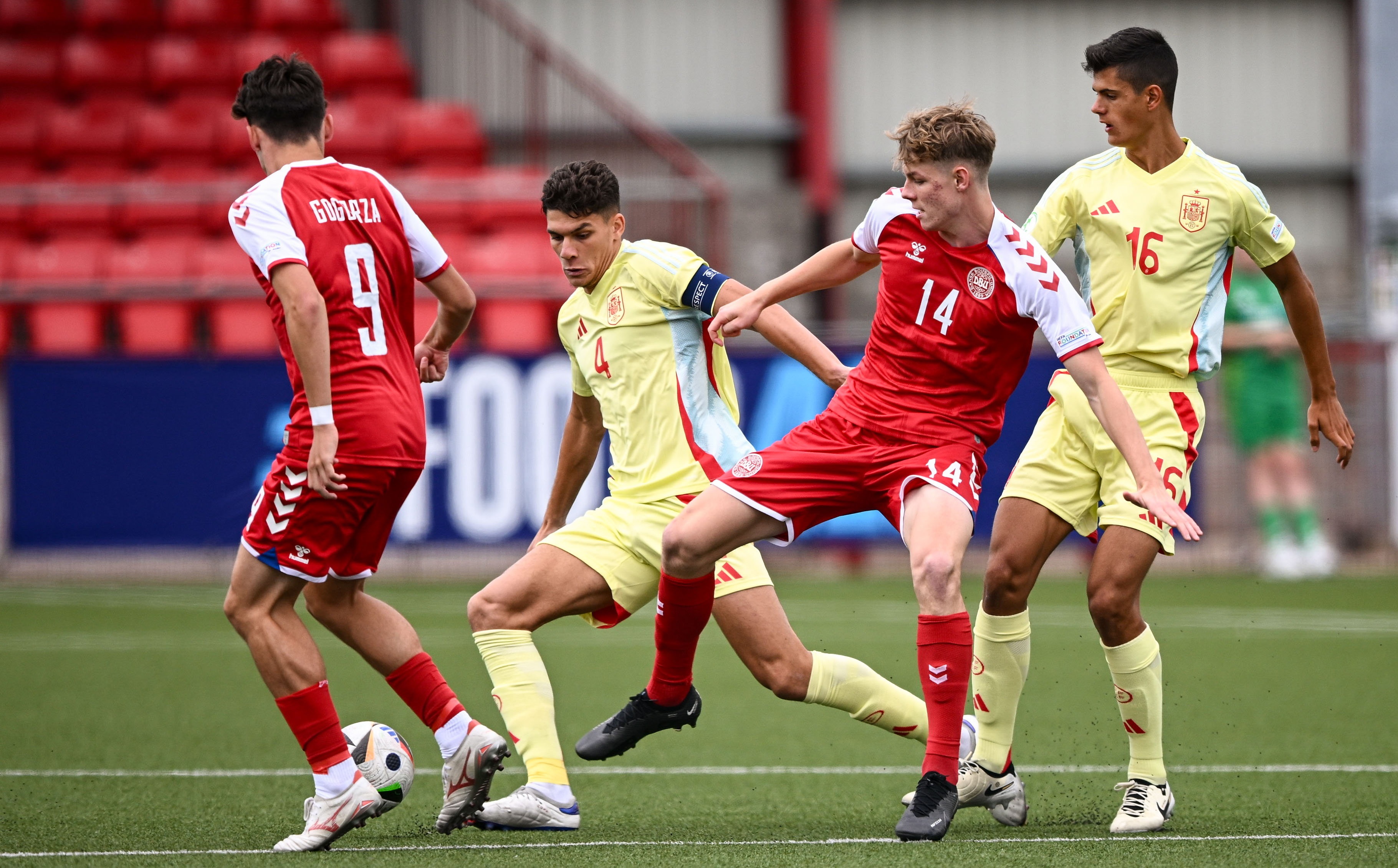 Triomf de la sub-19 de l'egarenc Simo en el debut a l'Eurocopa