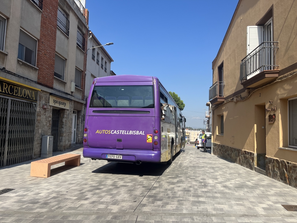 Els autobusos de Castellbisbal tornen a circular pel carrer Pi i Margall