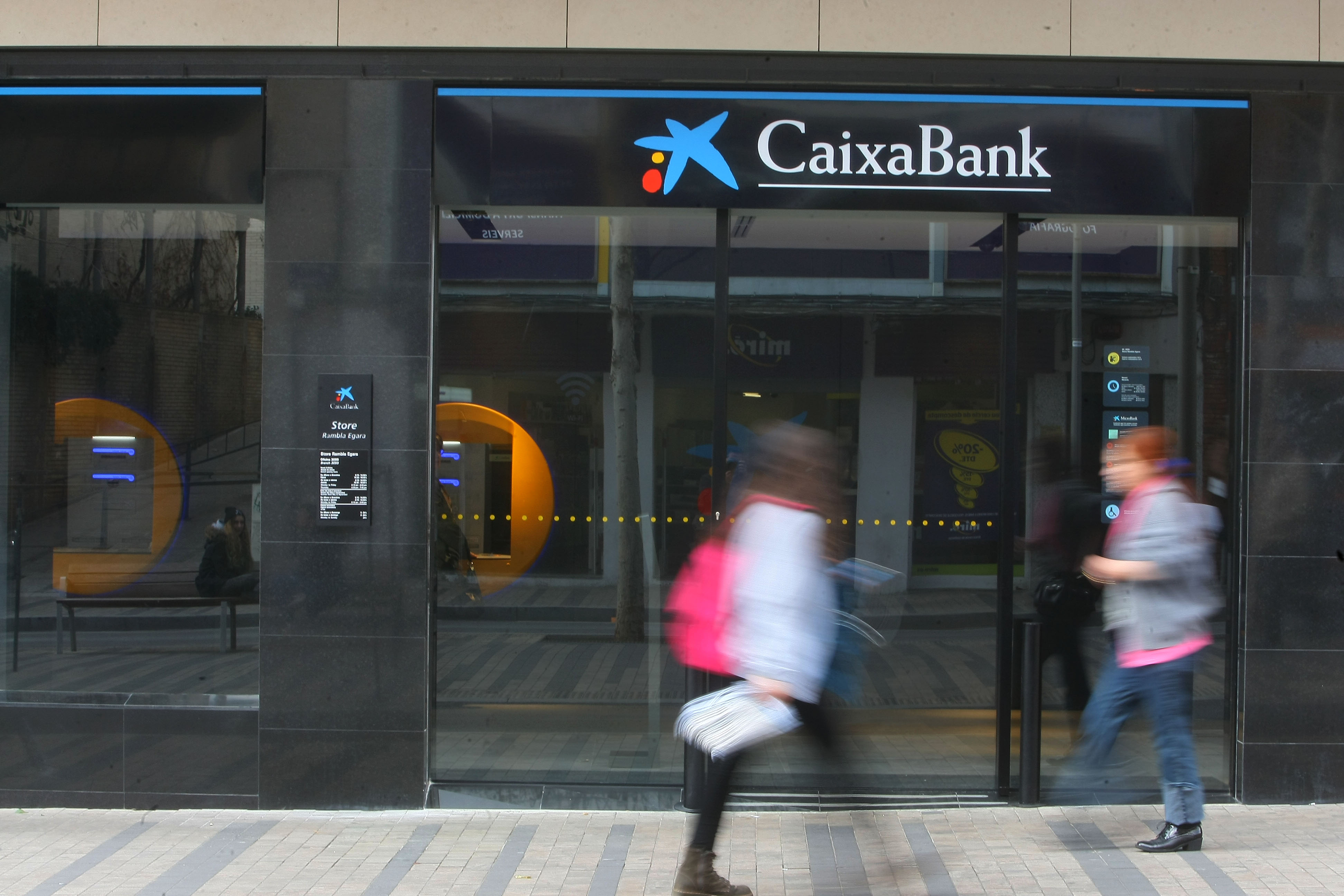 CaixaBank guanya 2.675 milions d'euros fins al juny, un 25,2% més