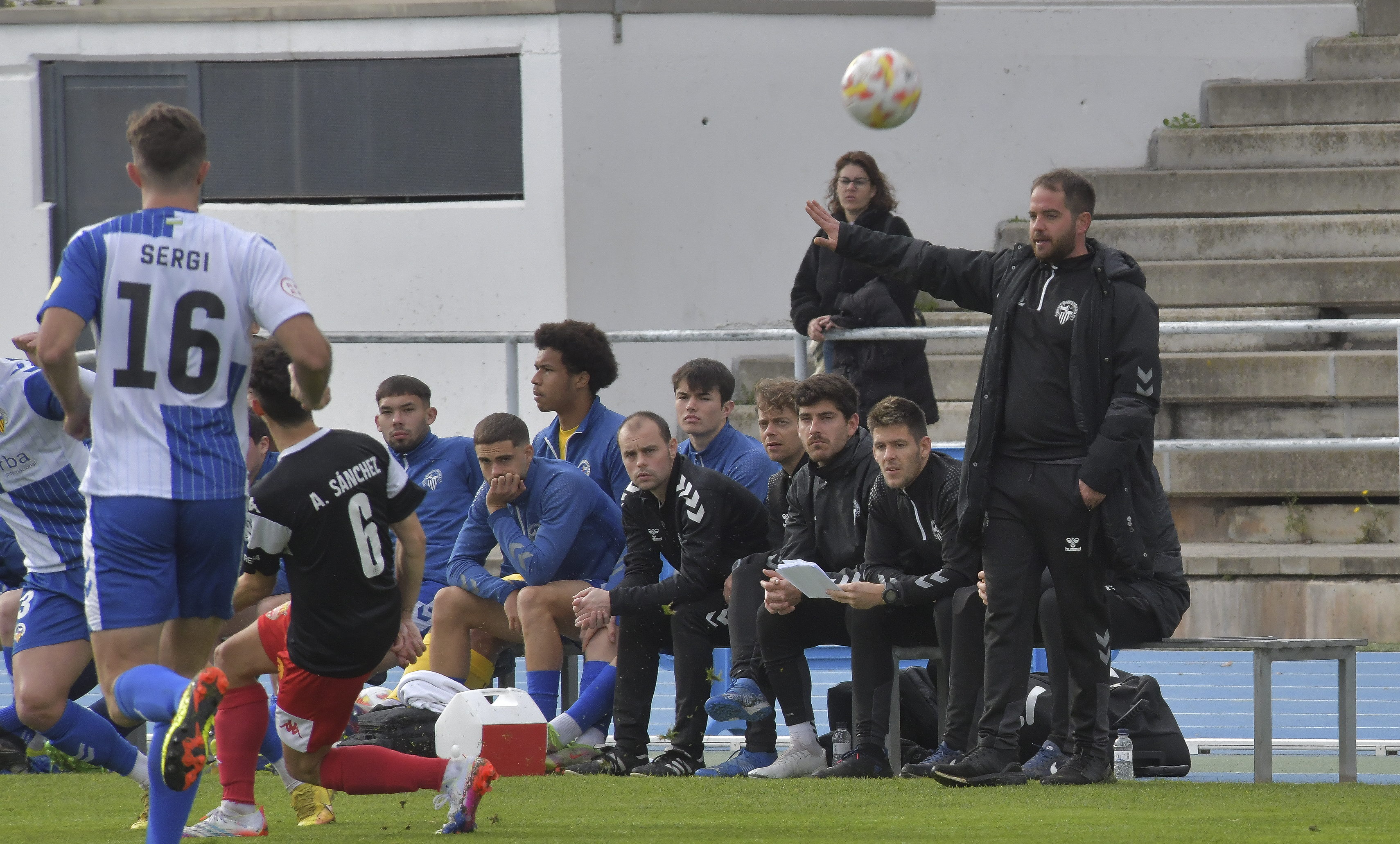 El Sabadell, en el debut de Miki Lladó, inicia el 2023 amb urgències