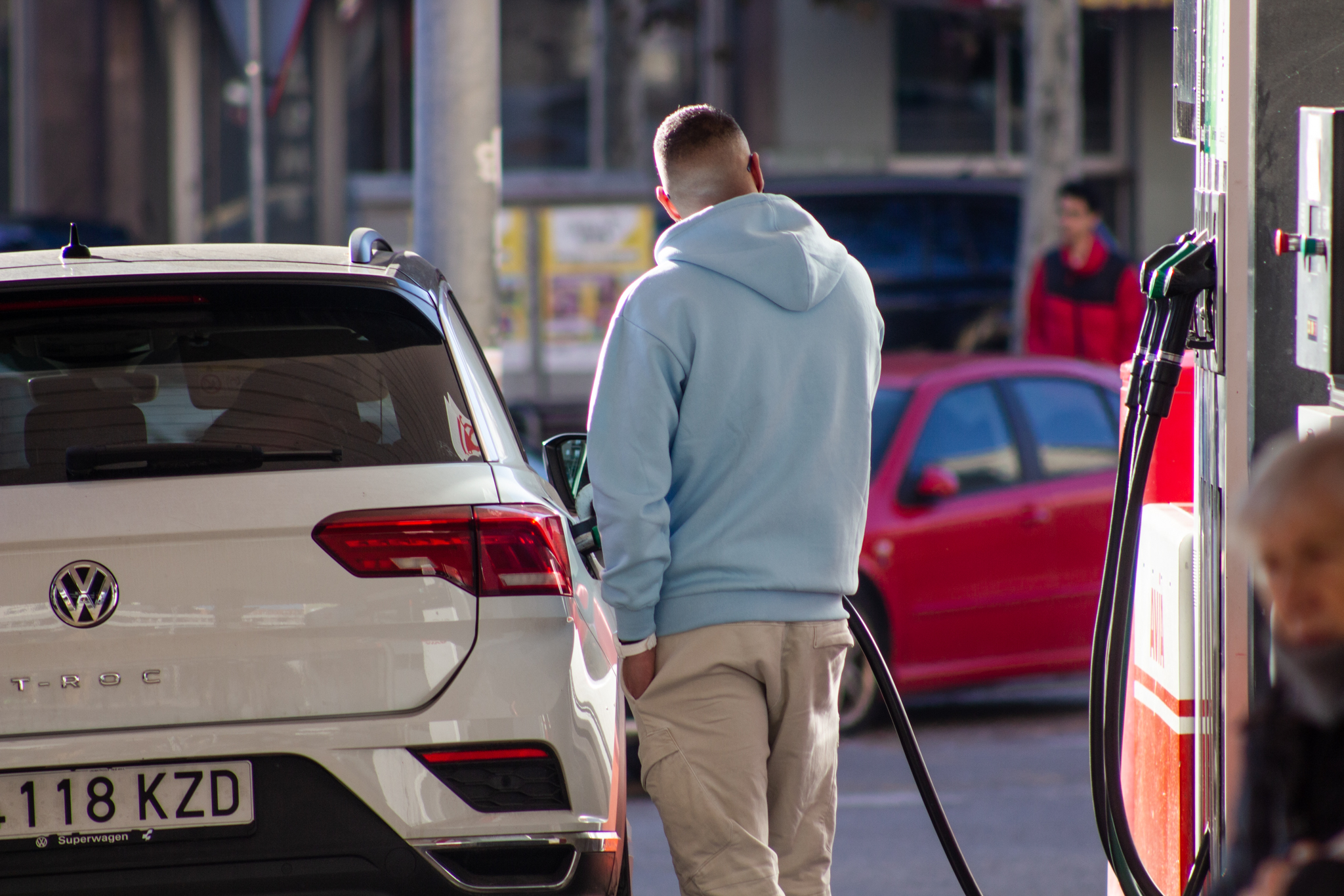 La fi del descompte en els carburants disgusta els sabadellencs: “Abans, el dipòsit durava molt més”
