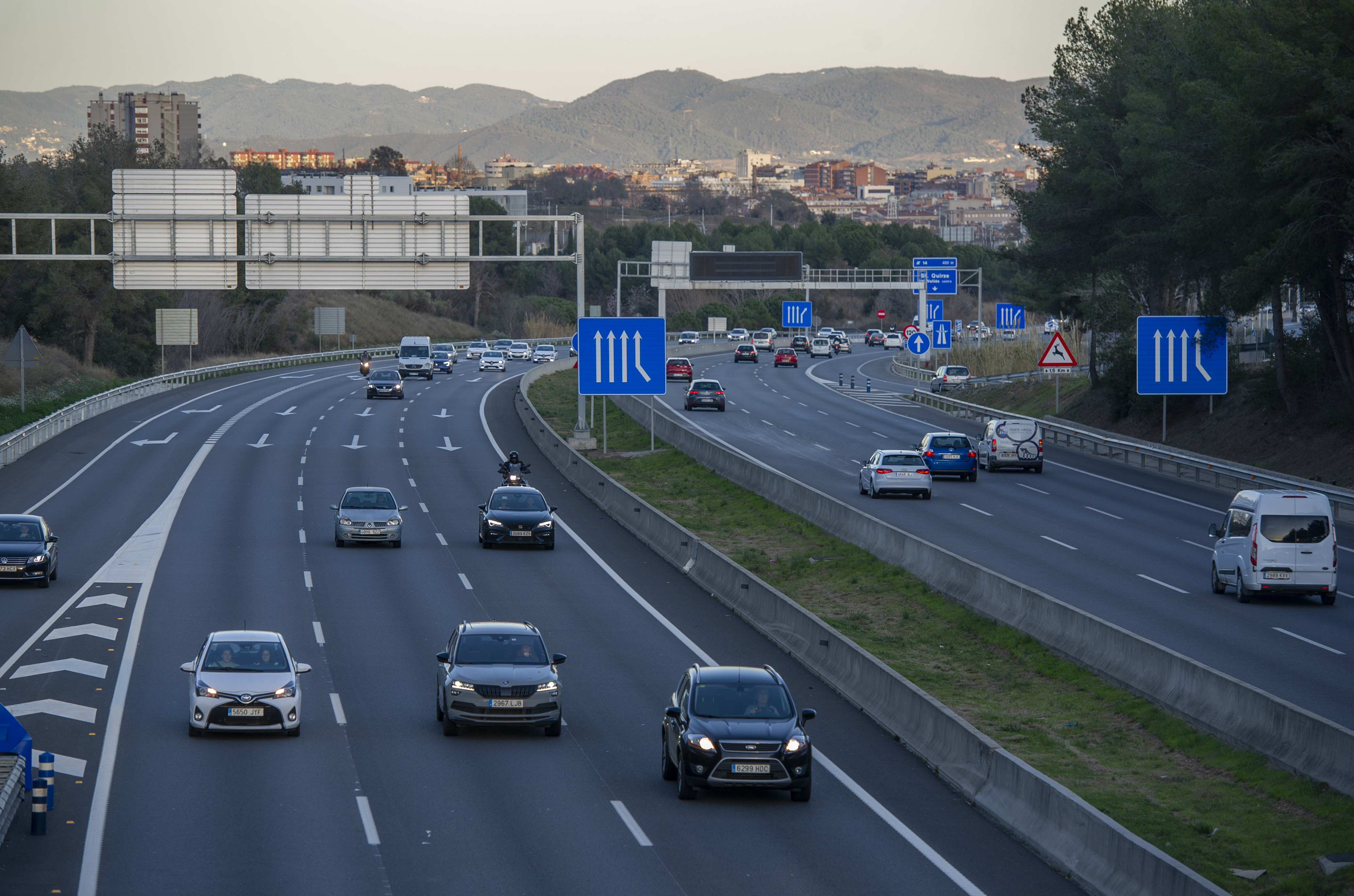Set de cada deu terrassencs es desplacen en cotxe fora de la ciutat