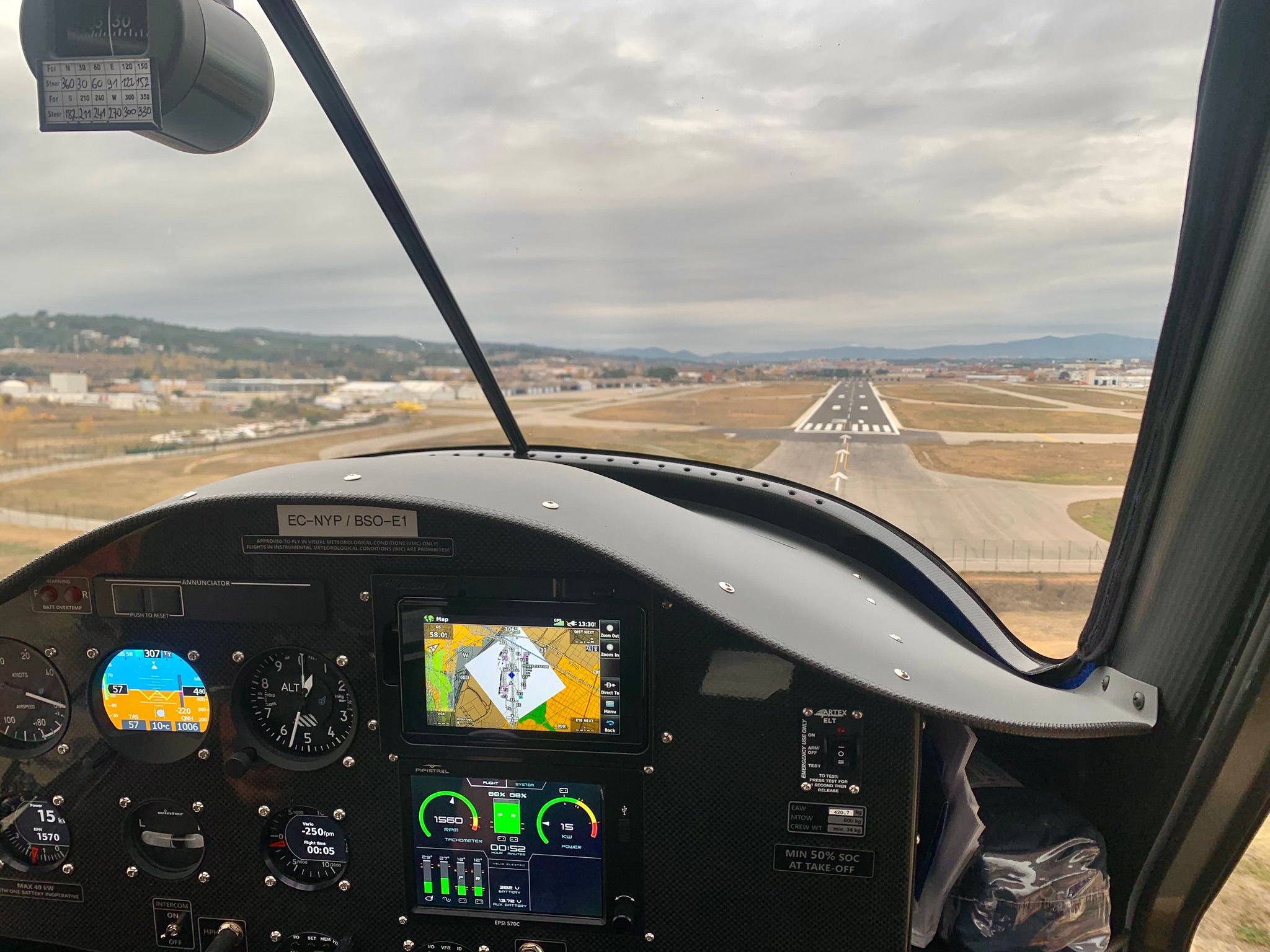 VÍDEO: Així s'enlaira i aterra l'avió 100% elèctric a l'Aeroport de Sabadell
