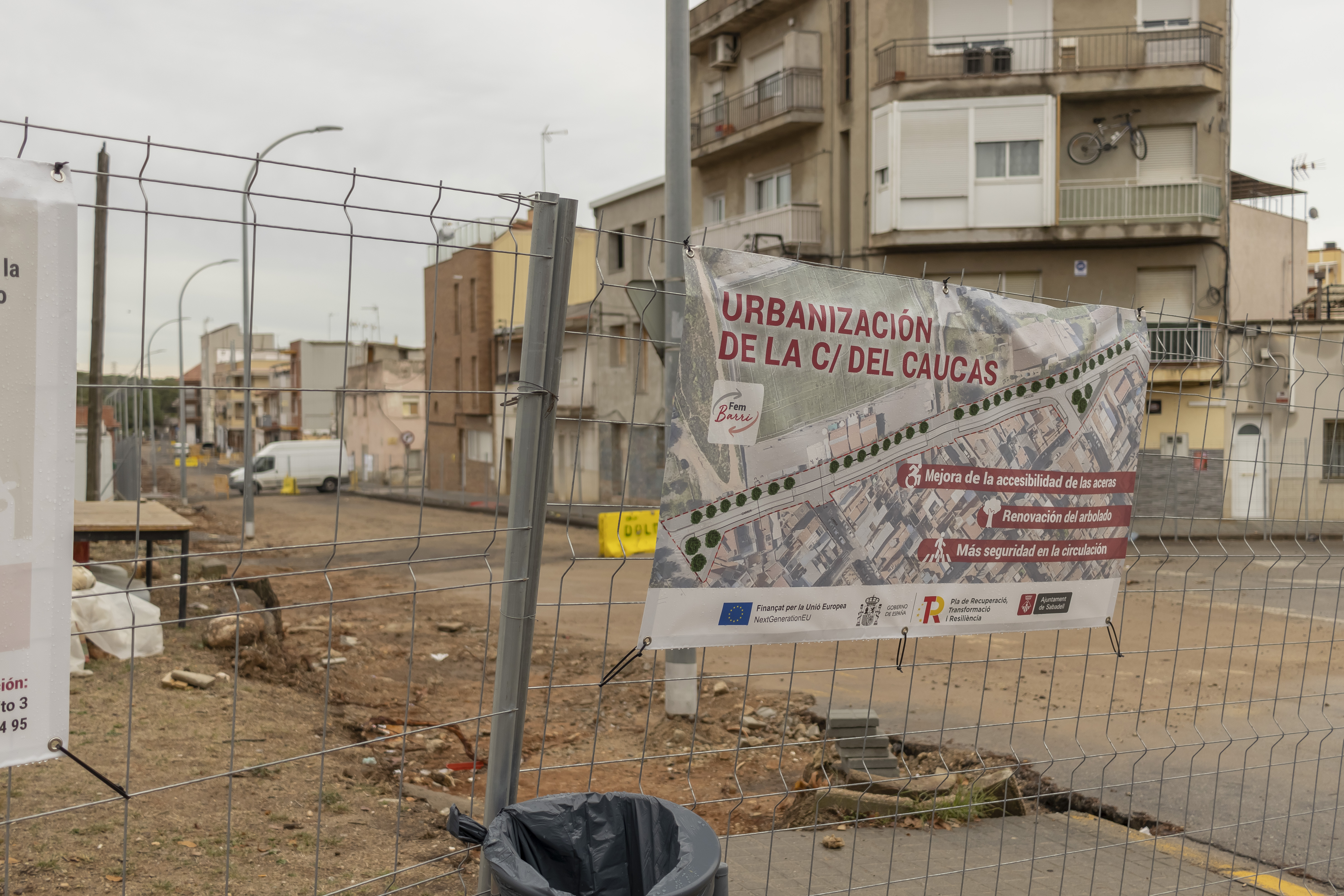 FOTOS | La fallida de l'empresa constructora deixa en suspens les obres del carrer del Caucas