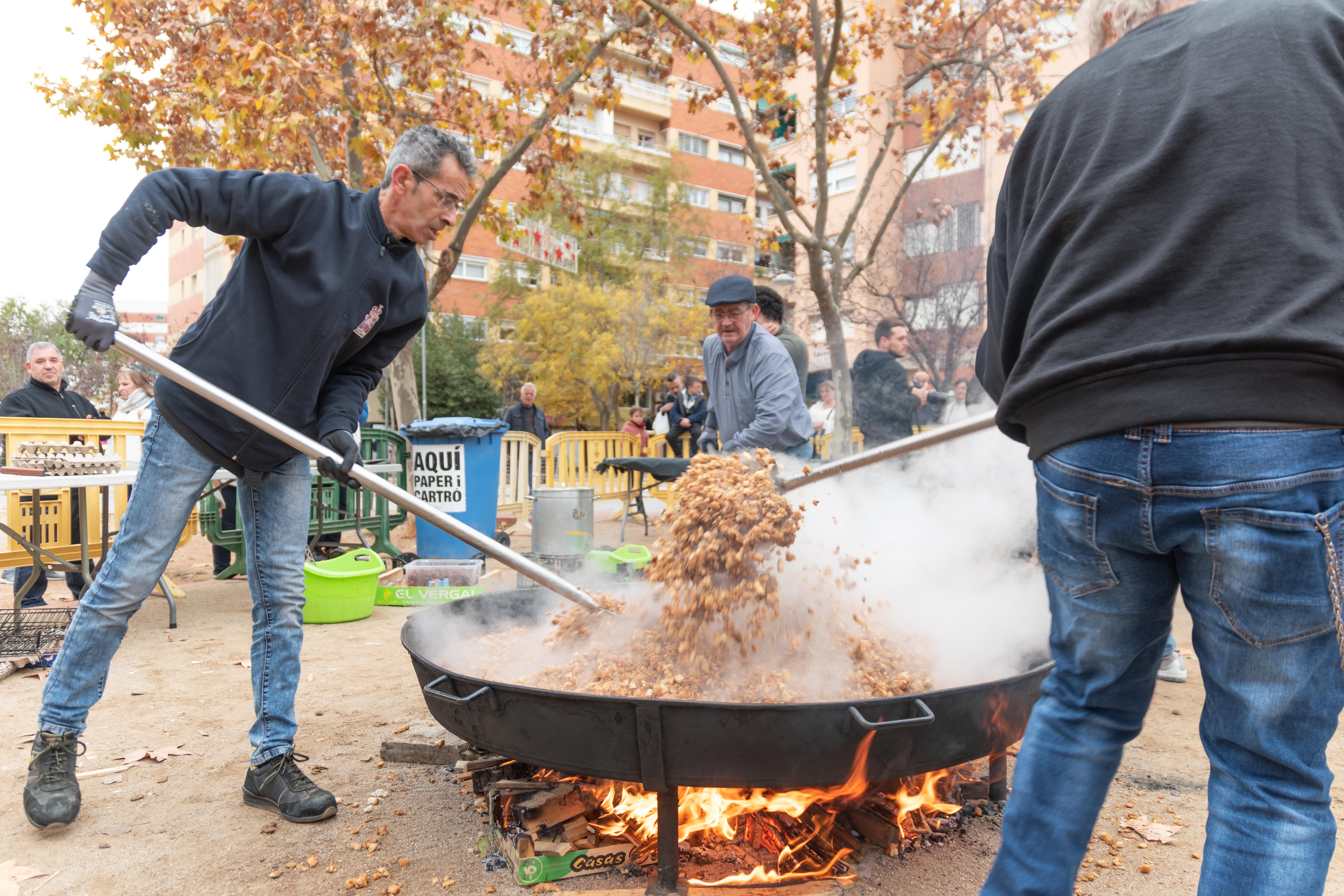 Les migas de Nadal de la Fuensanta: un dinar solidari pel barri