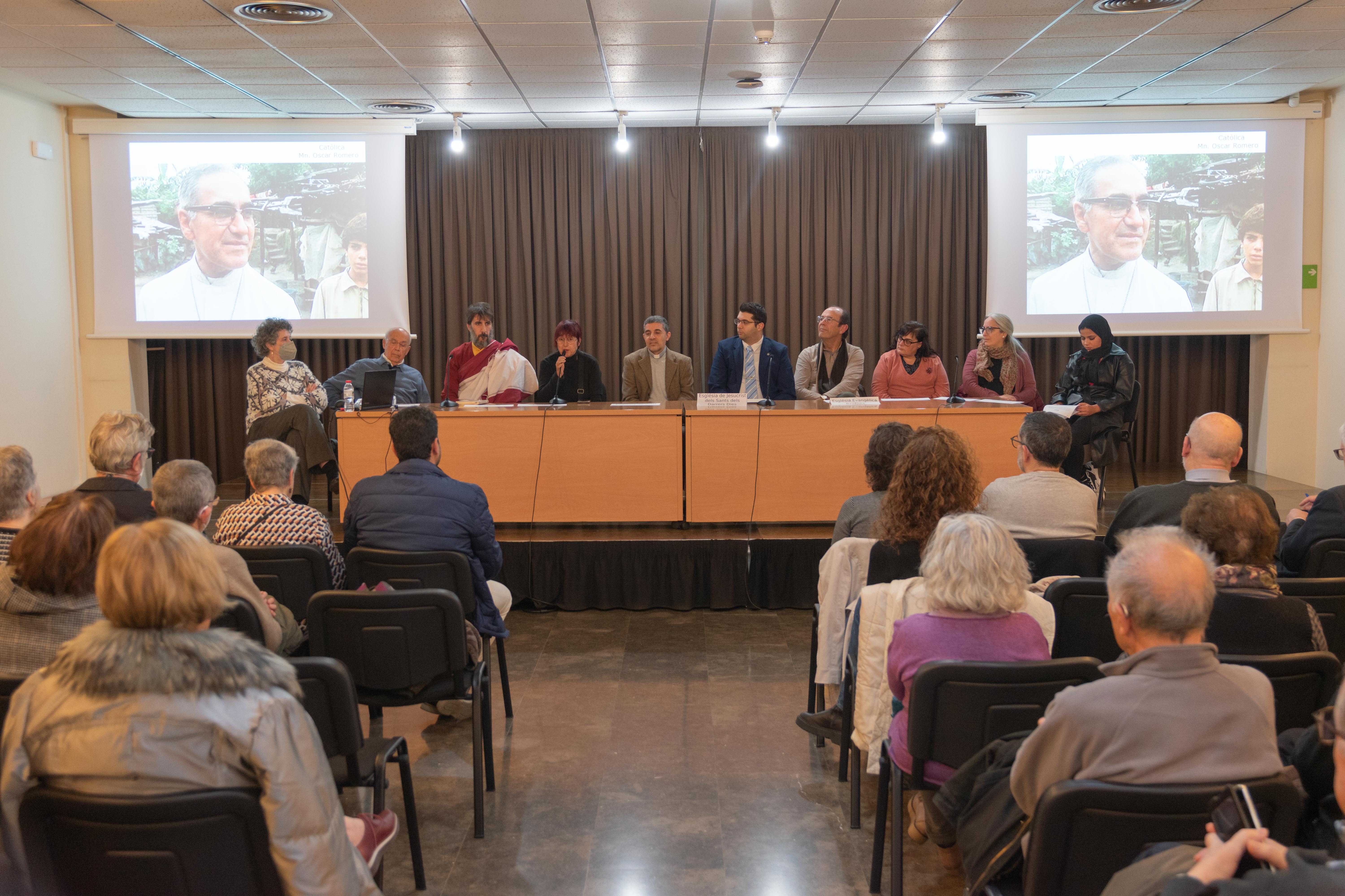 Fotos: El Casal Pere Quart acull la 22a trobada interreligiosa de Sabadell