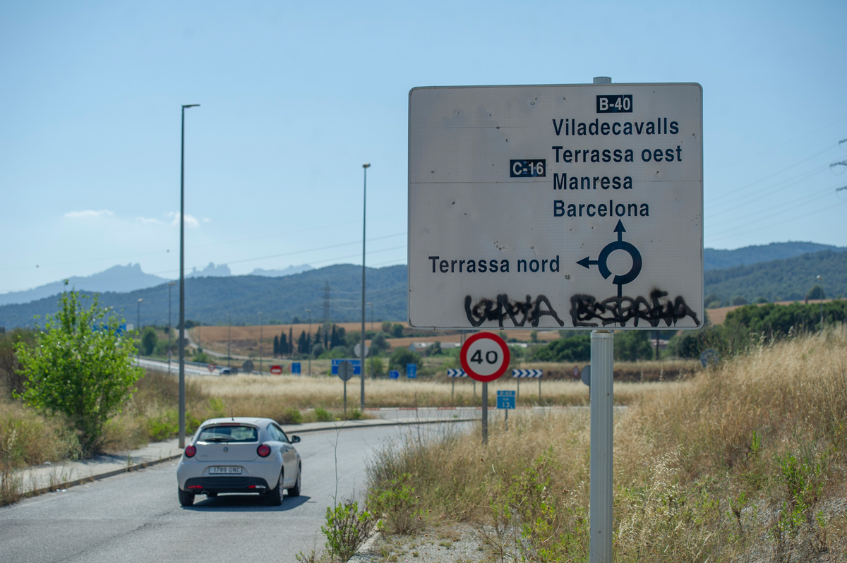 Noves taules, cadires i carpes per a les entitats de Terrassa - 