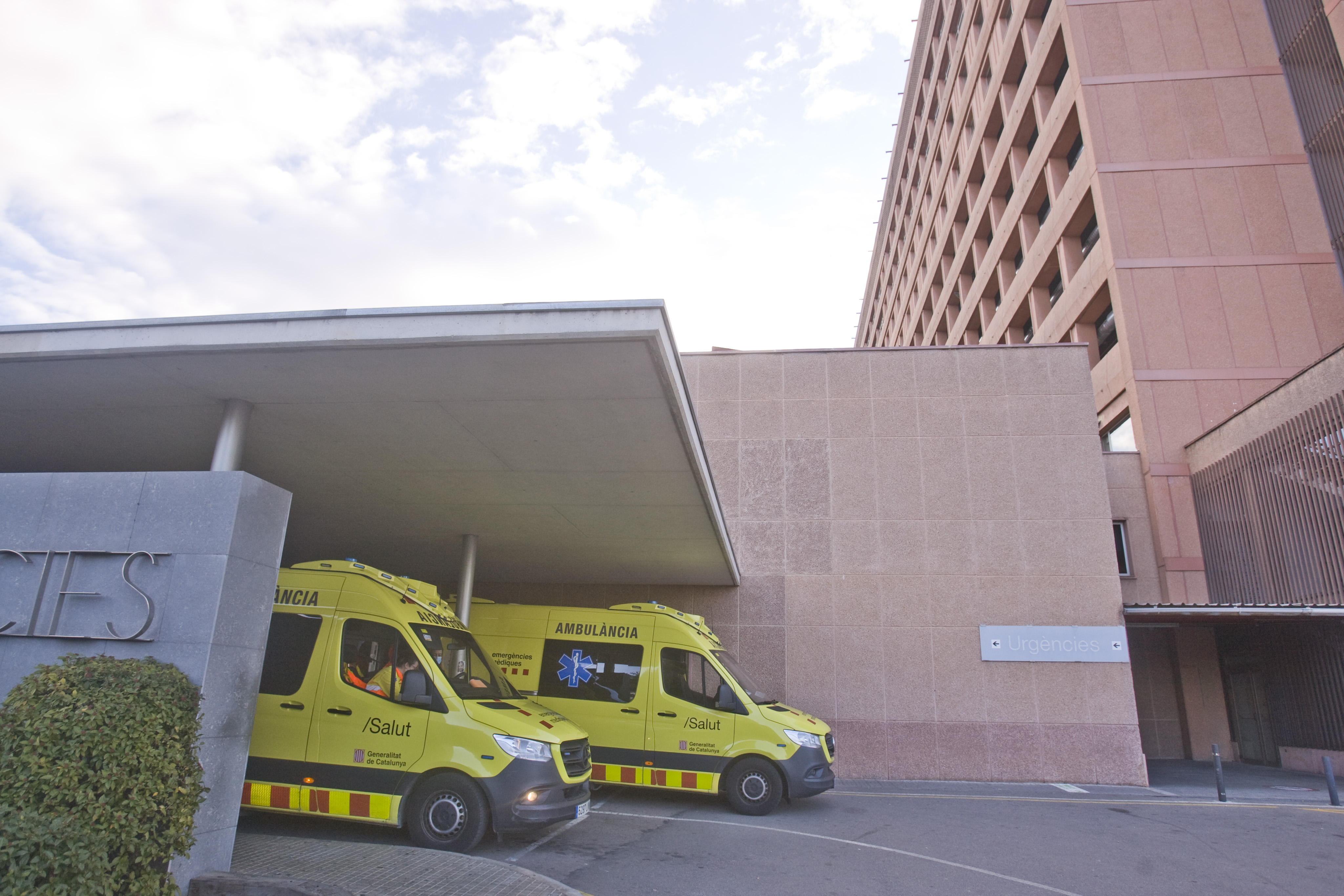Una persona atrapada i dos ferits més en un accident a Terrassa