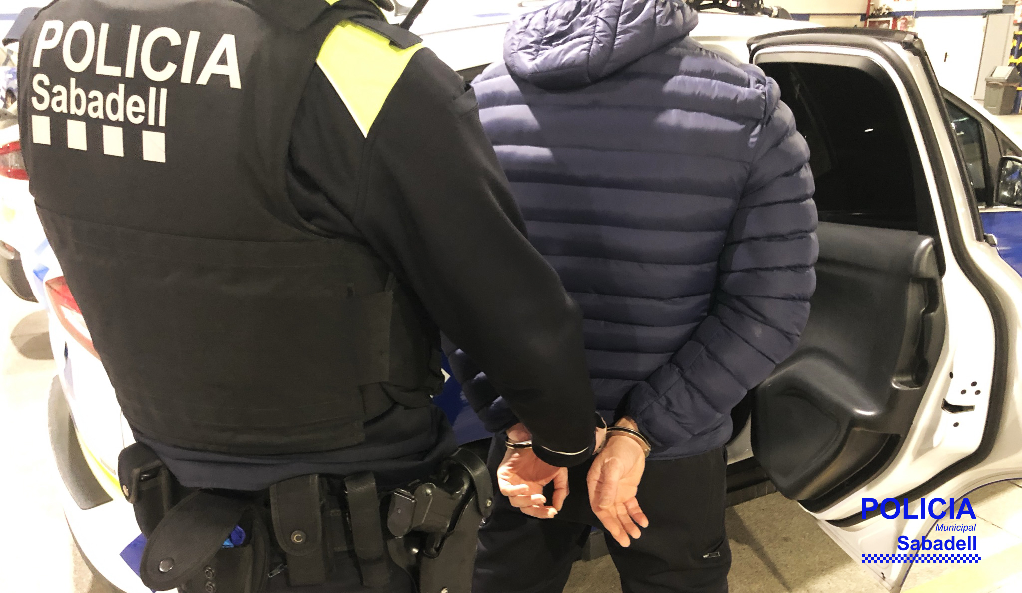 Detingut per un robatori amb violència a Gràcia