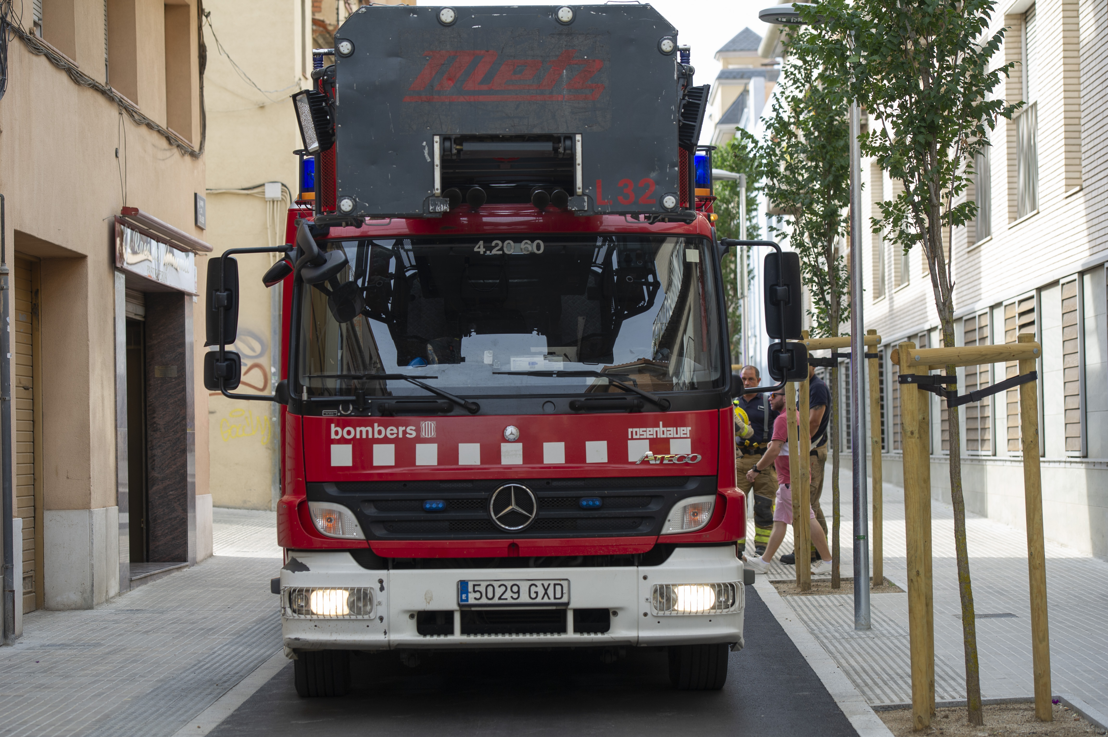 Evacuen 35 persones per un incendi en un pis a Terrassa