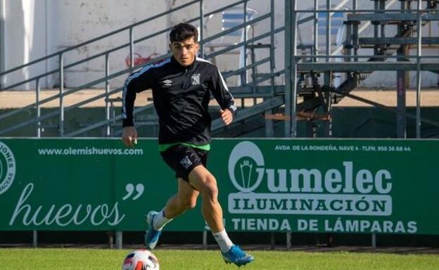 Juanmi Carrión arriba per apuntalar la defensa del CE Sabadell