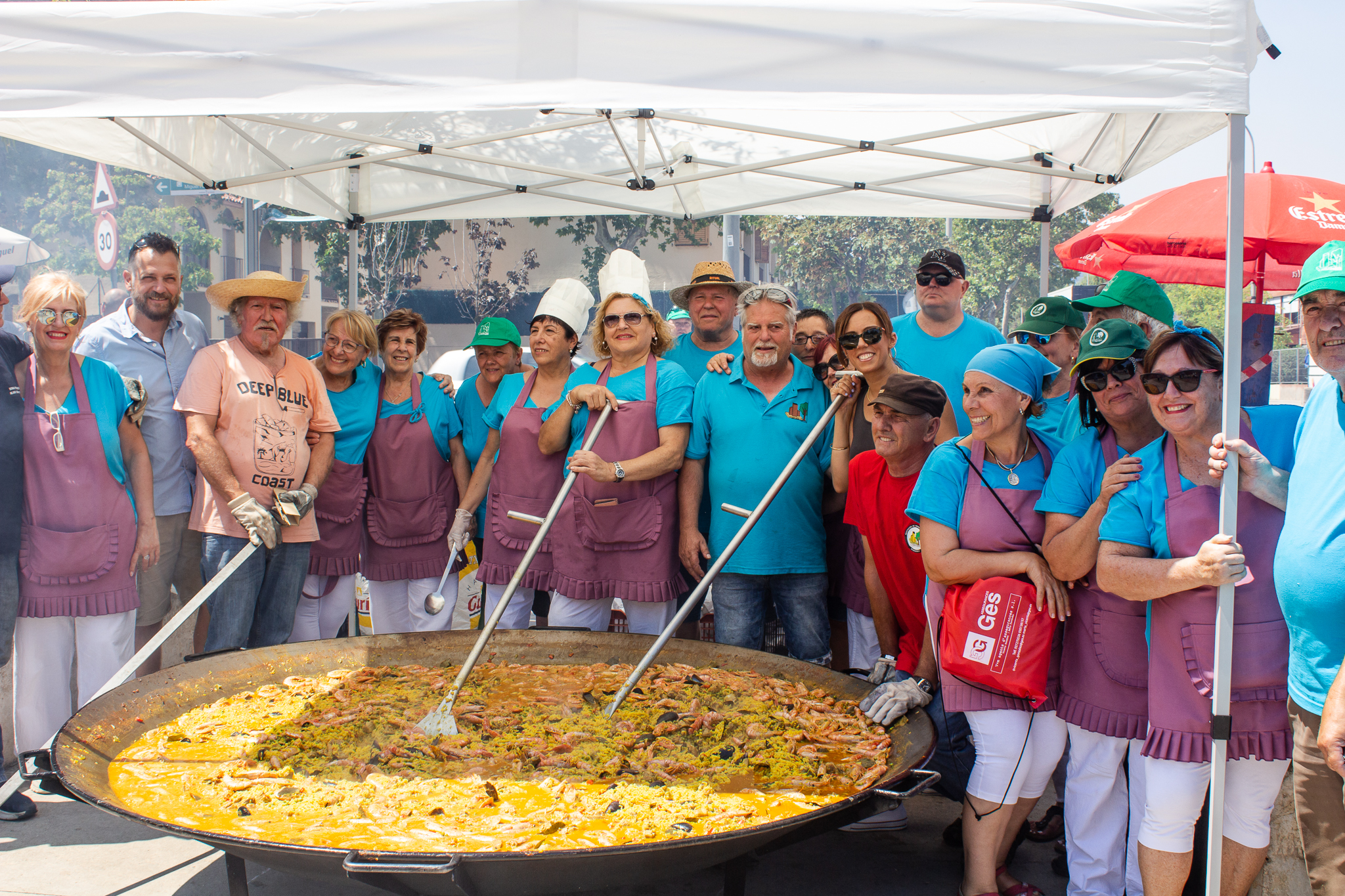 La famosa paella de la Festa Major de Sant Julià torna a triomfar