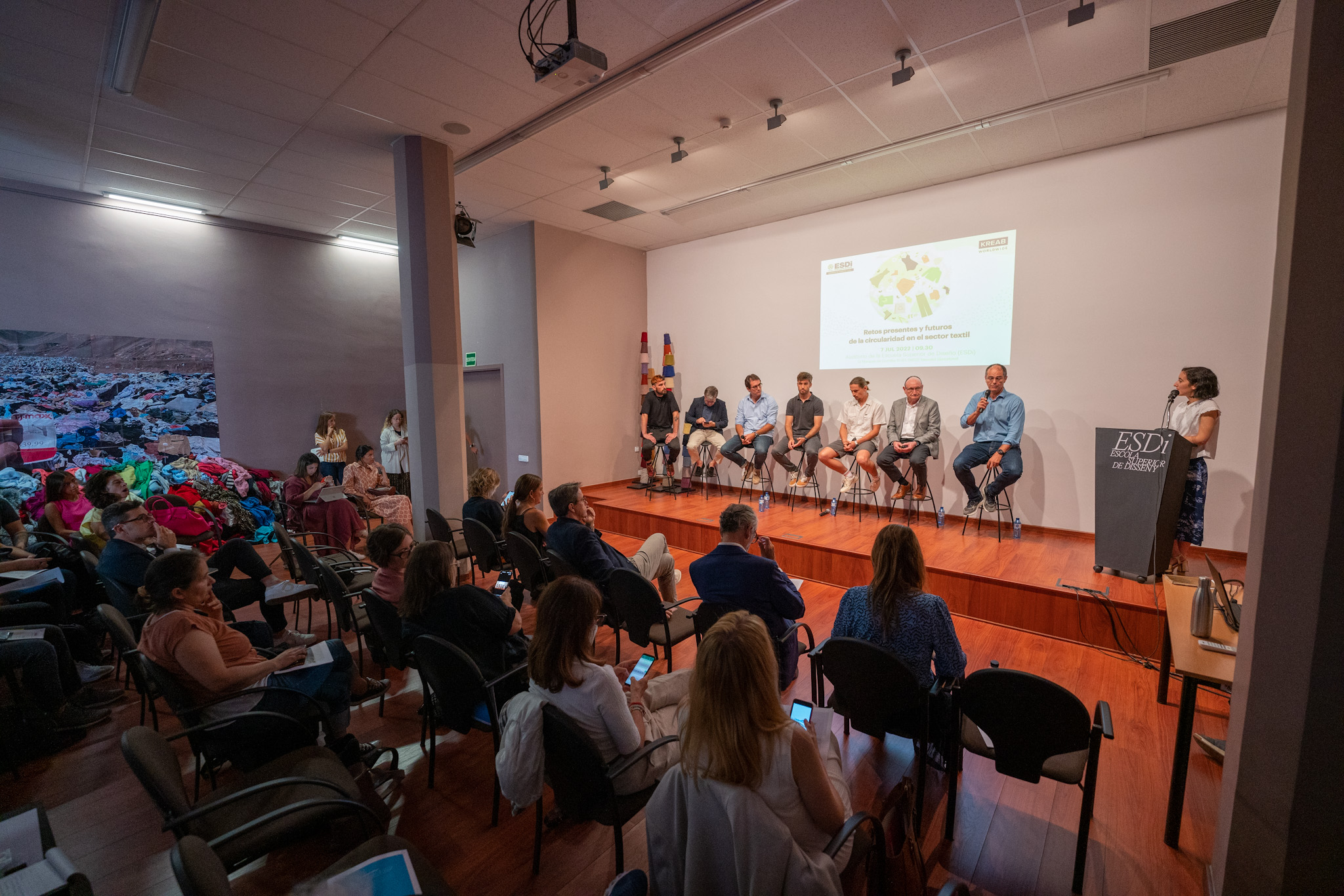 Més de 100 professionals debaten a l'ESDi sobre la nova llei de residus tèxtils