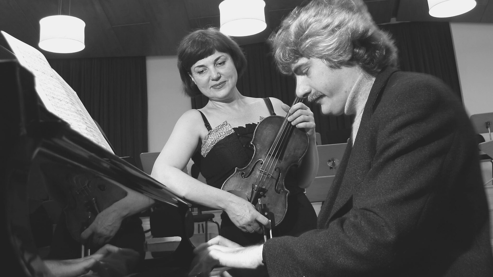 Un pianista rus i una violinista ucraïnesa tanquen temporada a l’Acadèmia de Belles Arts