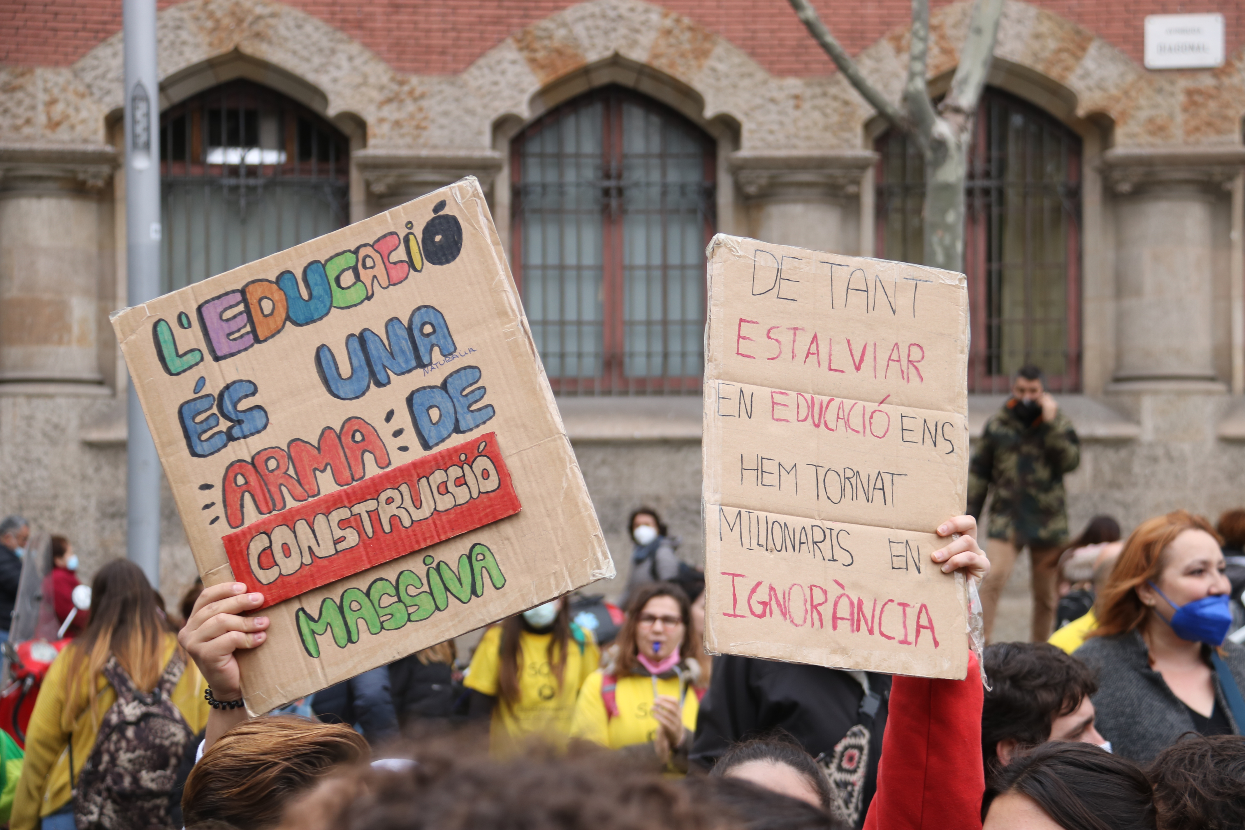 Els sindicats de professors mantenen la vaga a escoles dimarts i dimecres