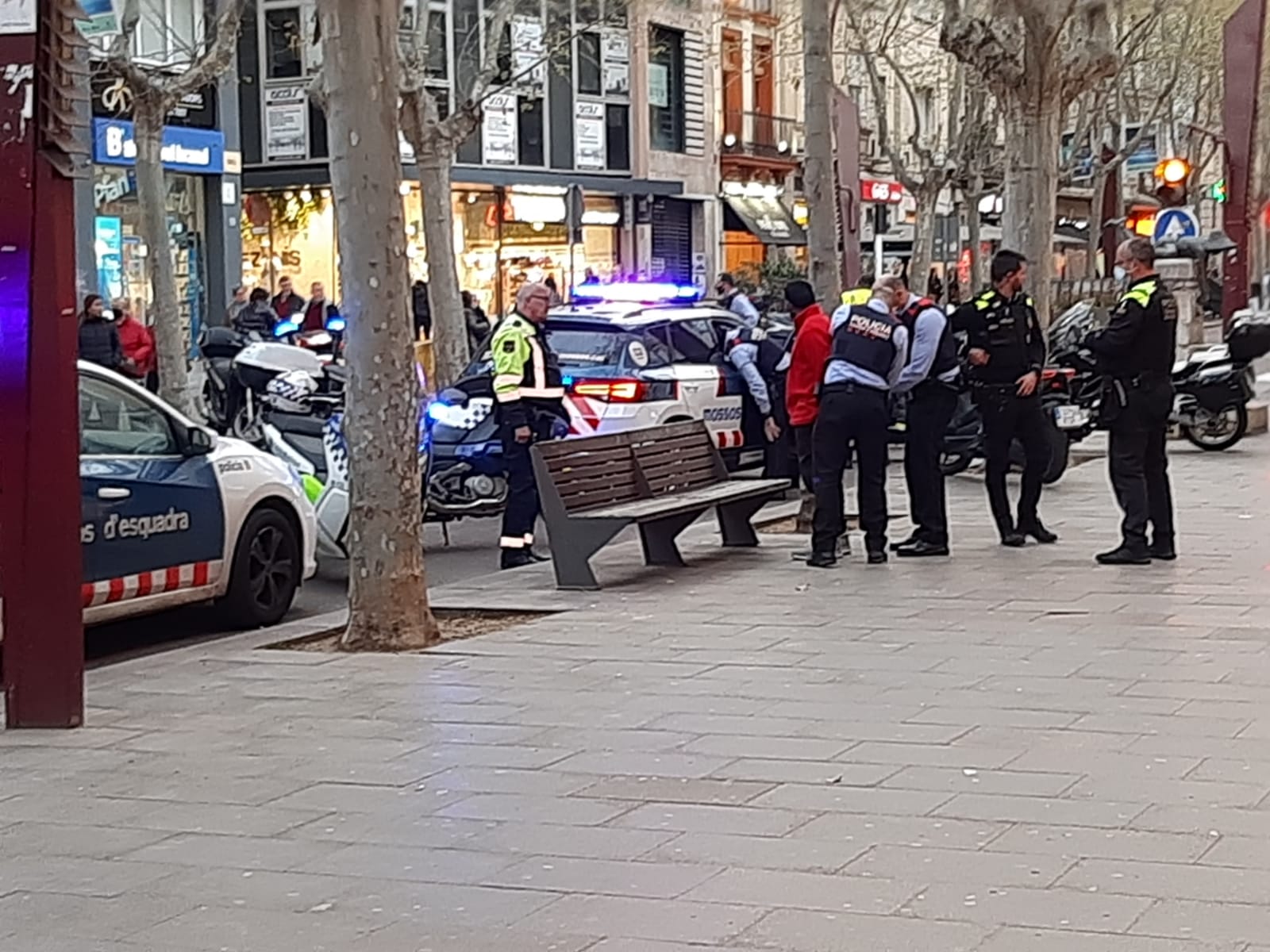 Els Mossos detenen un individu a la Rambla