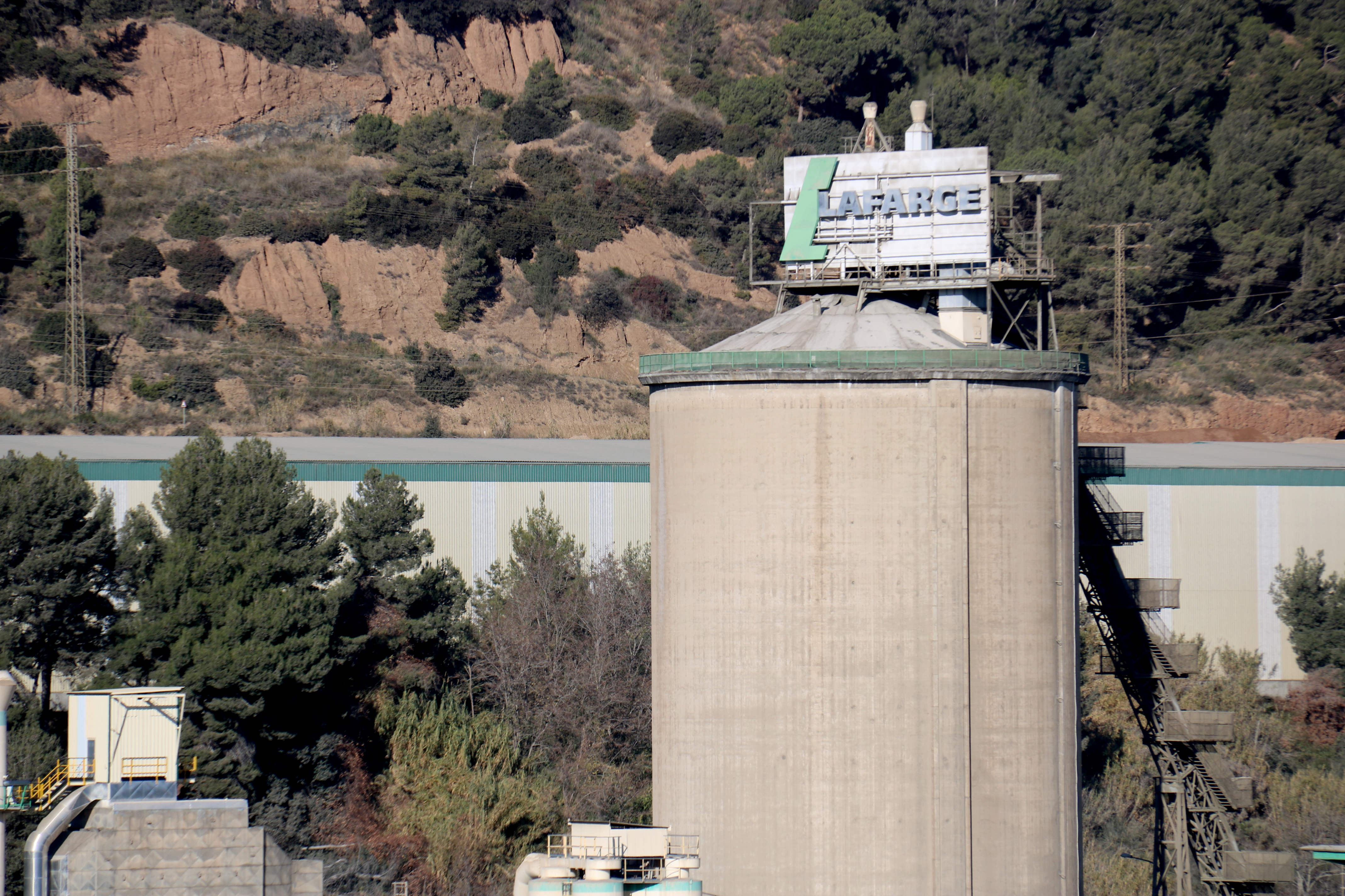 Denuncien que la cimentera Lafarge Holcim augmenta les afectacions respiratòries