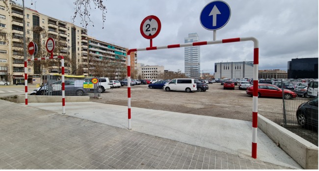 L'aparcament de l'Eix Macià de Sabadell ja té un nou accés amb doble sentit