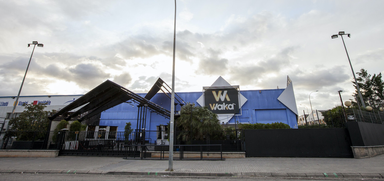 Dos joves entren a presó per violar una menor a l'exterior de la discoteca Waka Sabadell