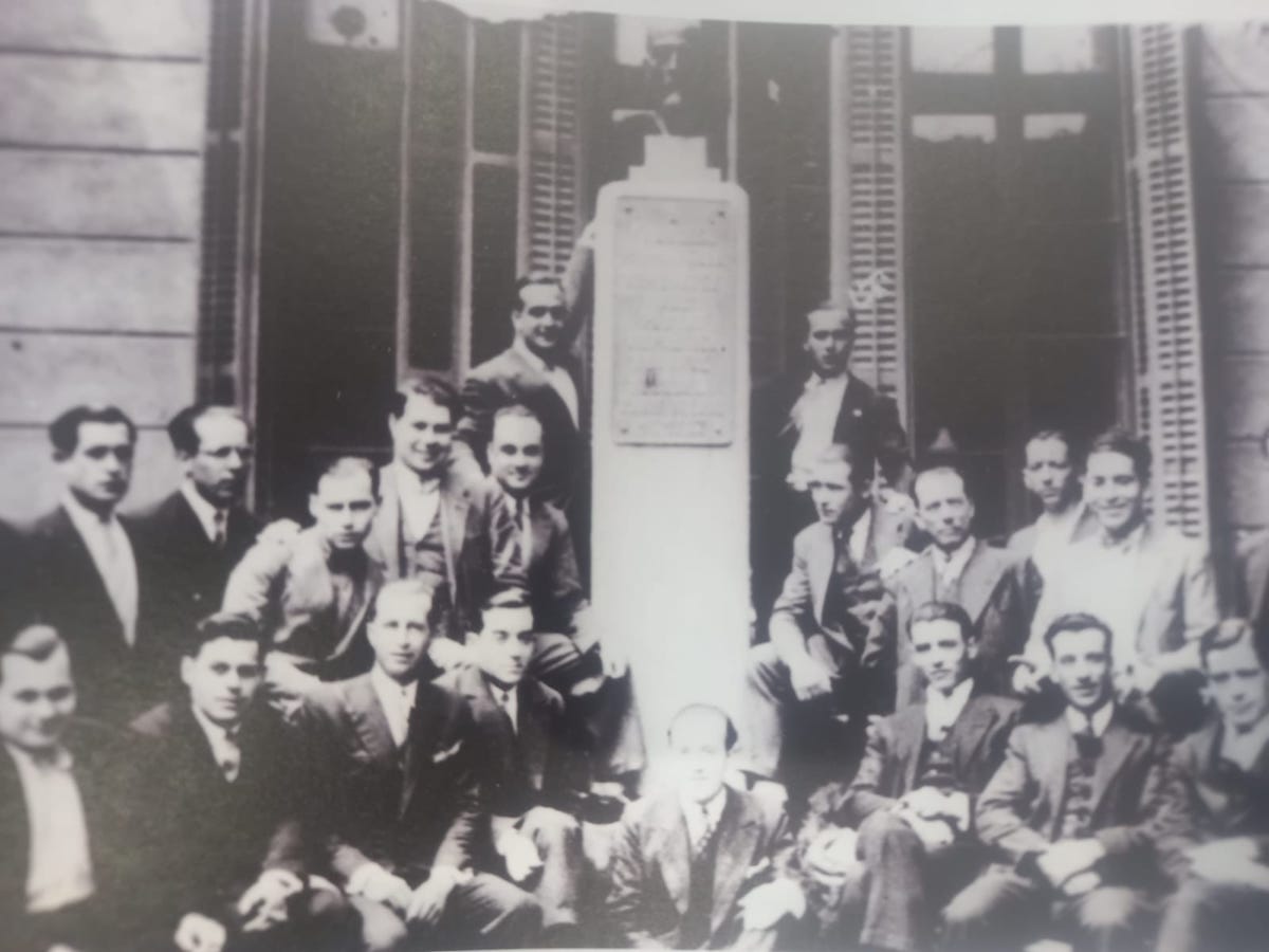 Els arqueòlegs ja tenen permís per localitzar el bust enterrat de Pi i Margall