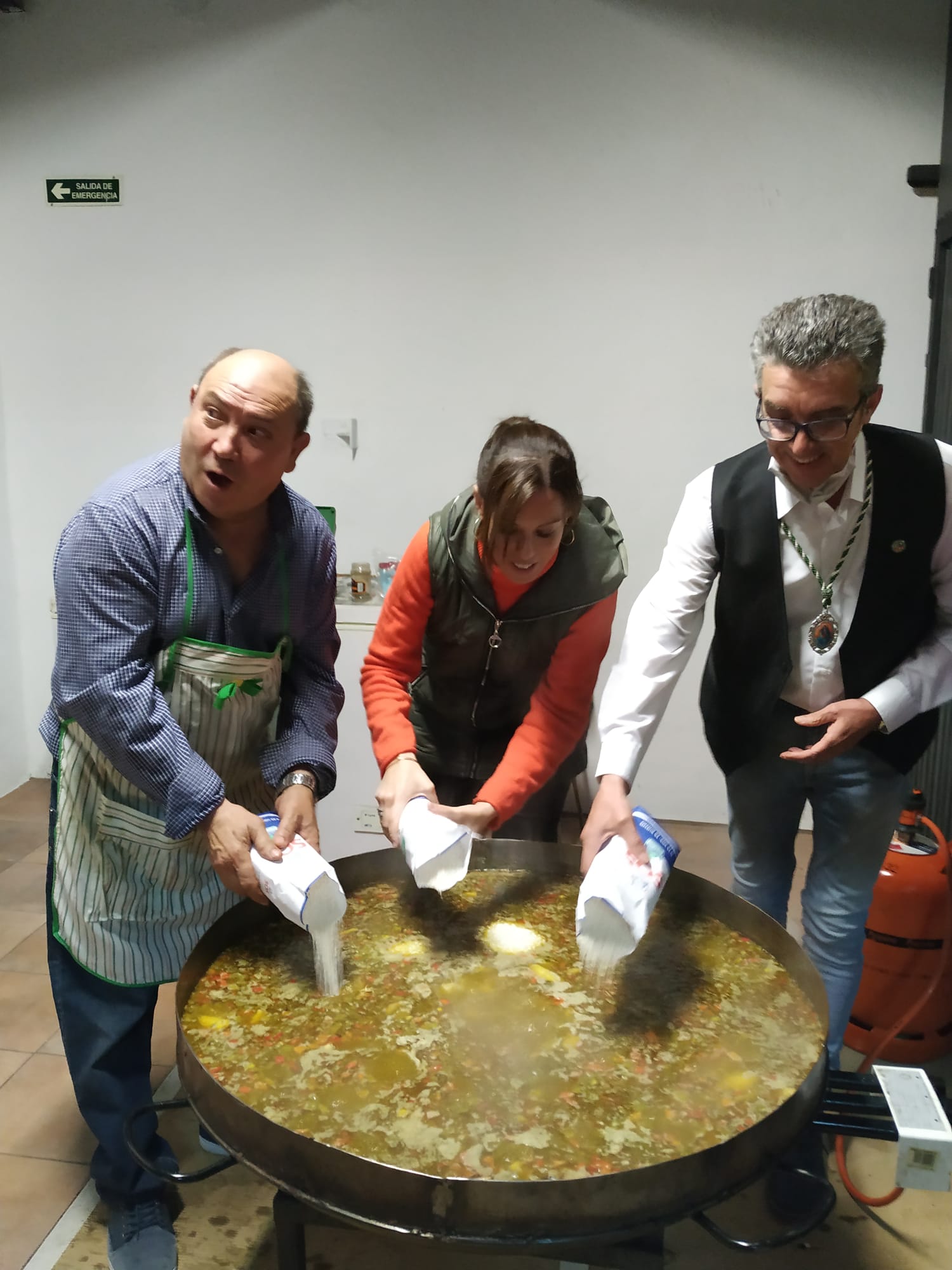 Un centenar de veïns celebren el dia d'Andalusia a Can Puiggener