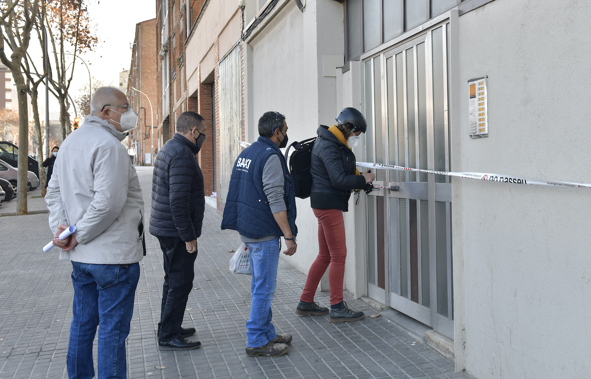 Els veïns poden tornar al bloc desallotjat d'Espronceda, excepte els que punxaven la llum