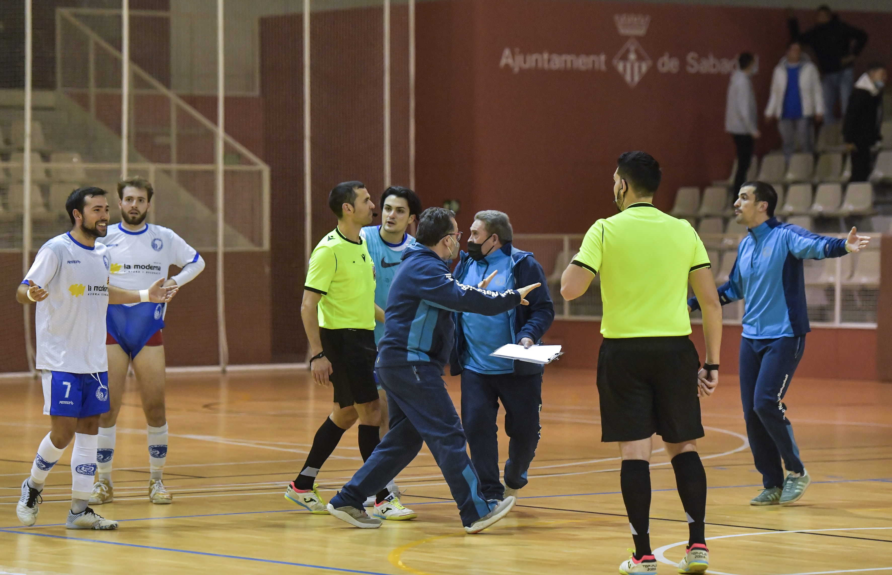 El Club Natació perd dos punts per una errada del rellotge (5-5)