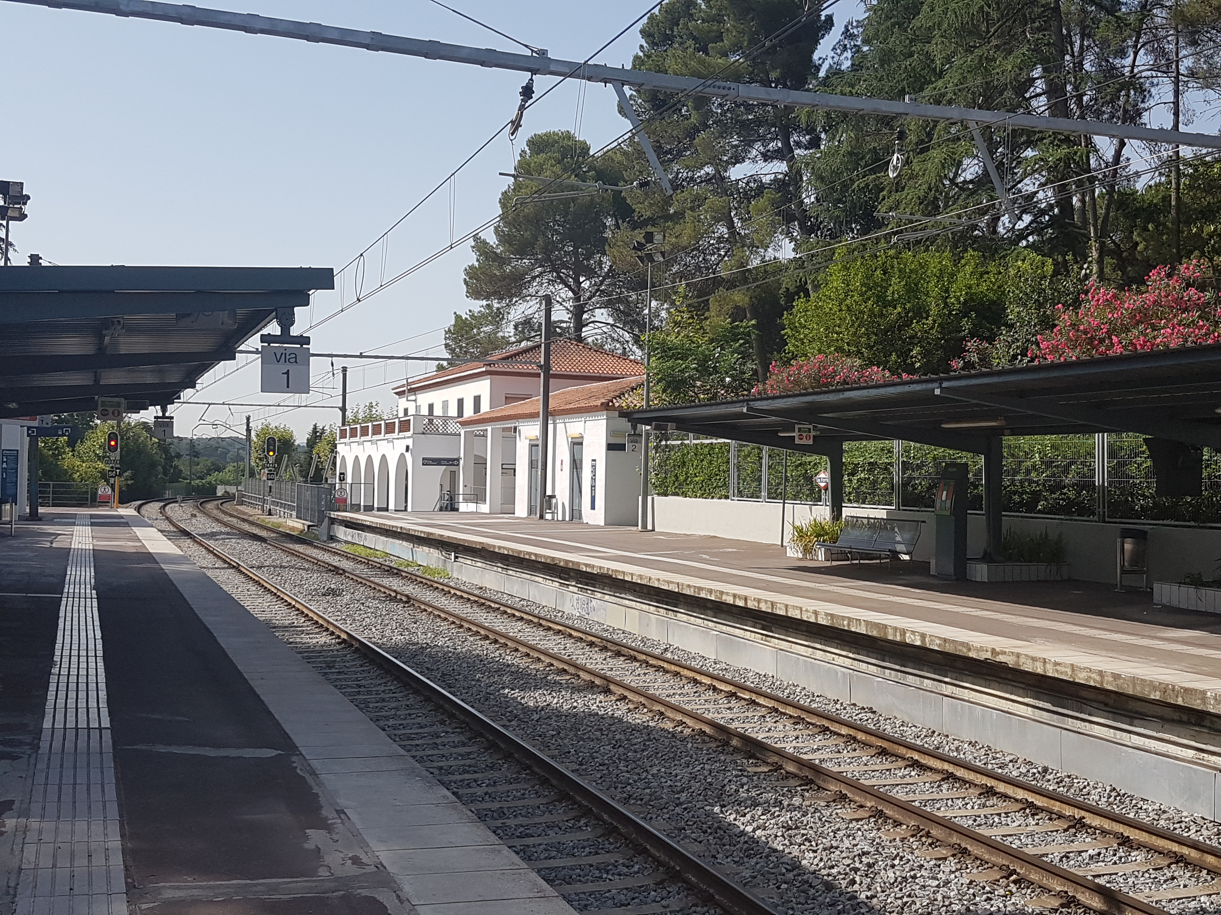 Ferrocarrils renovarà els accessos i les andanes de l'estació de Les Fonts