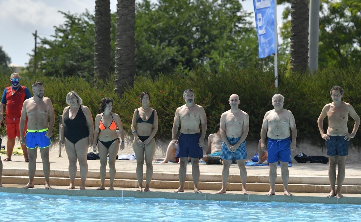 Els principals representants polítics de Sabadell es mullen per l'esclerosi múltiple