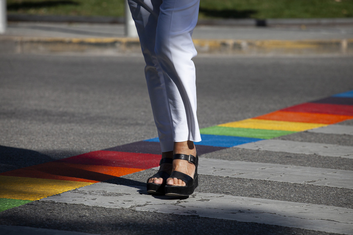 Banderes irisades i trans prenen Sabadell amb motiu del 28-J