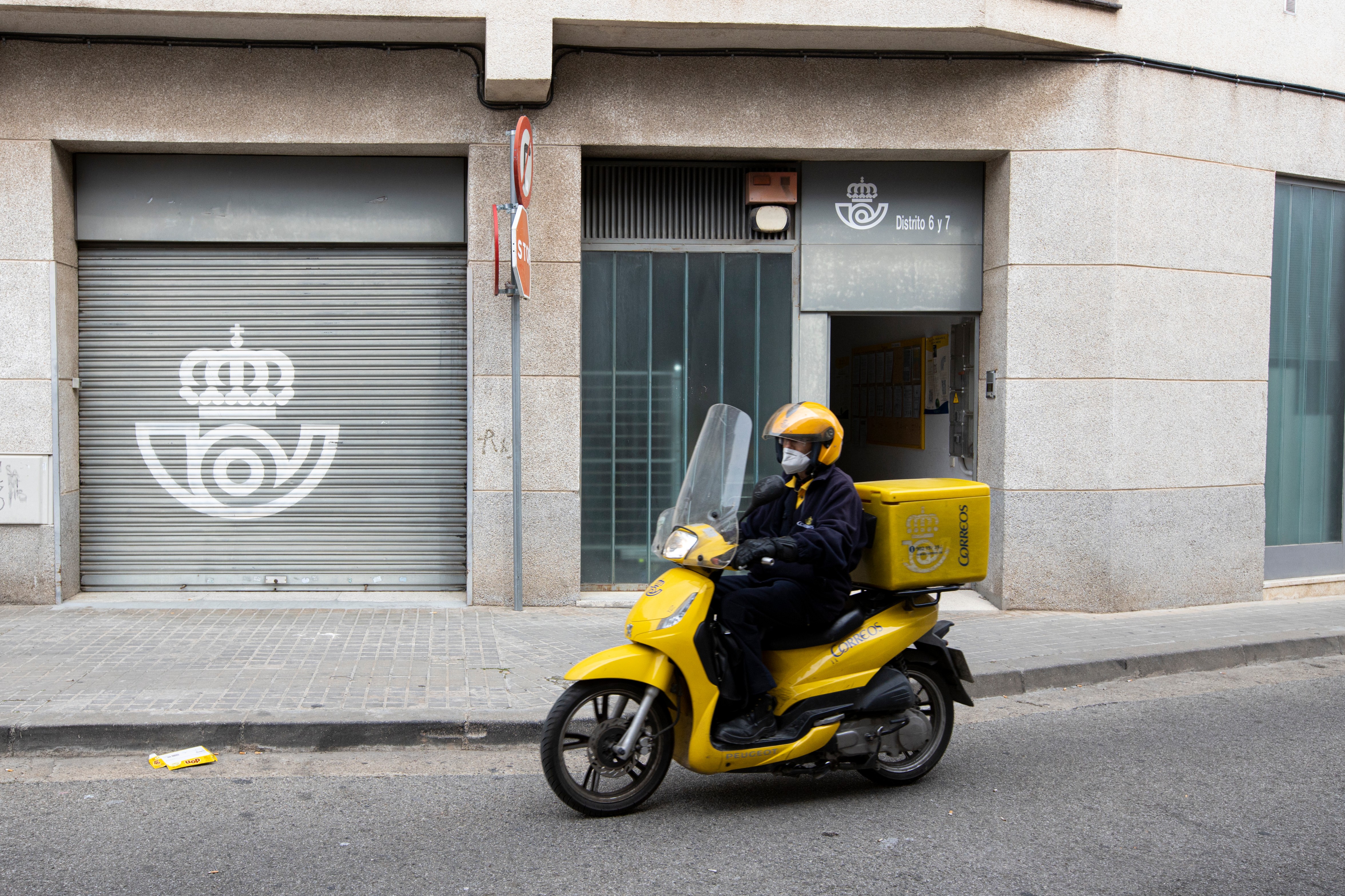 Els treballadors de Correus demanen implicació política després de tres setmanes de vaga