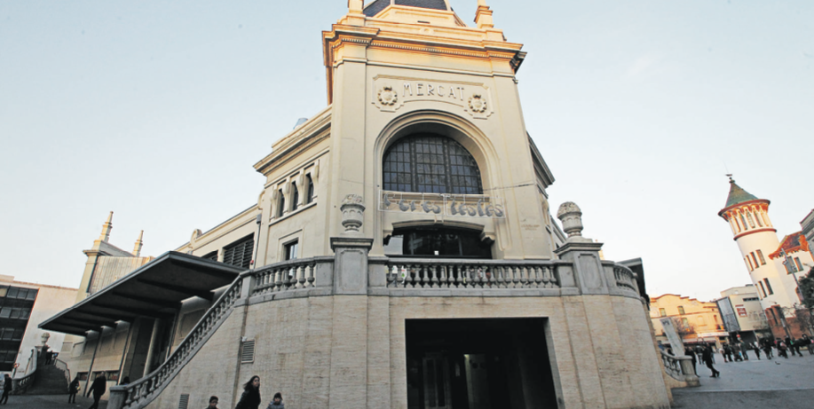 L'Ajuntament estudiarà dinamitzar els mercats amb actes culturals, gastronòmics i socials