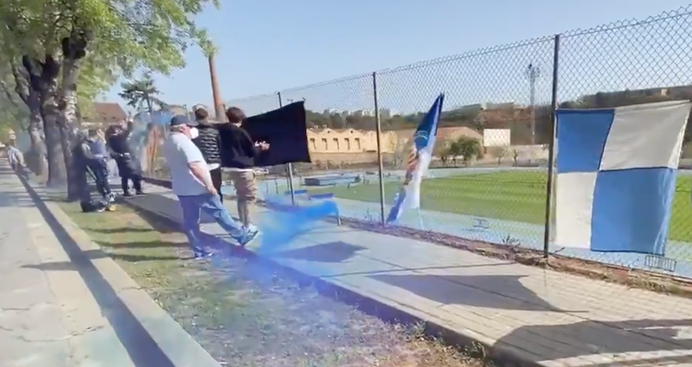 VÍDEO: Aficionats arlequinats mostren el seu suport a l'equip durant l'entrenament