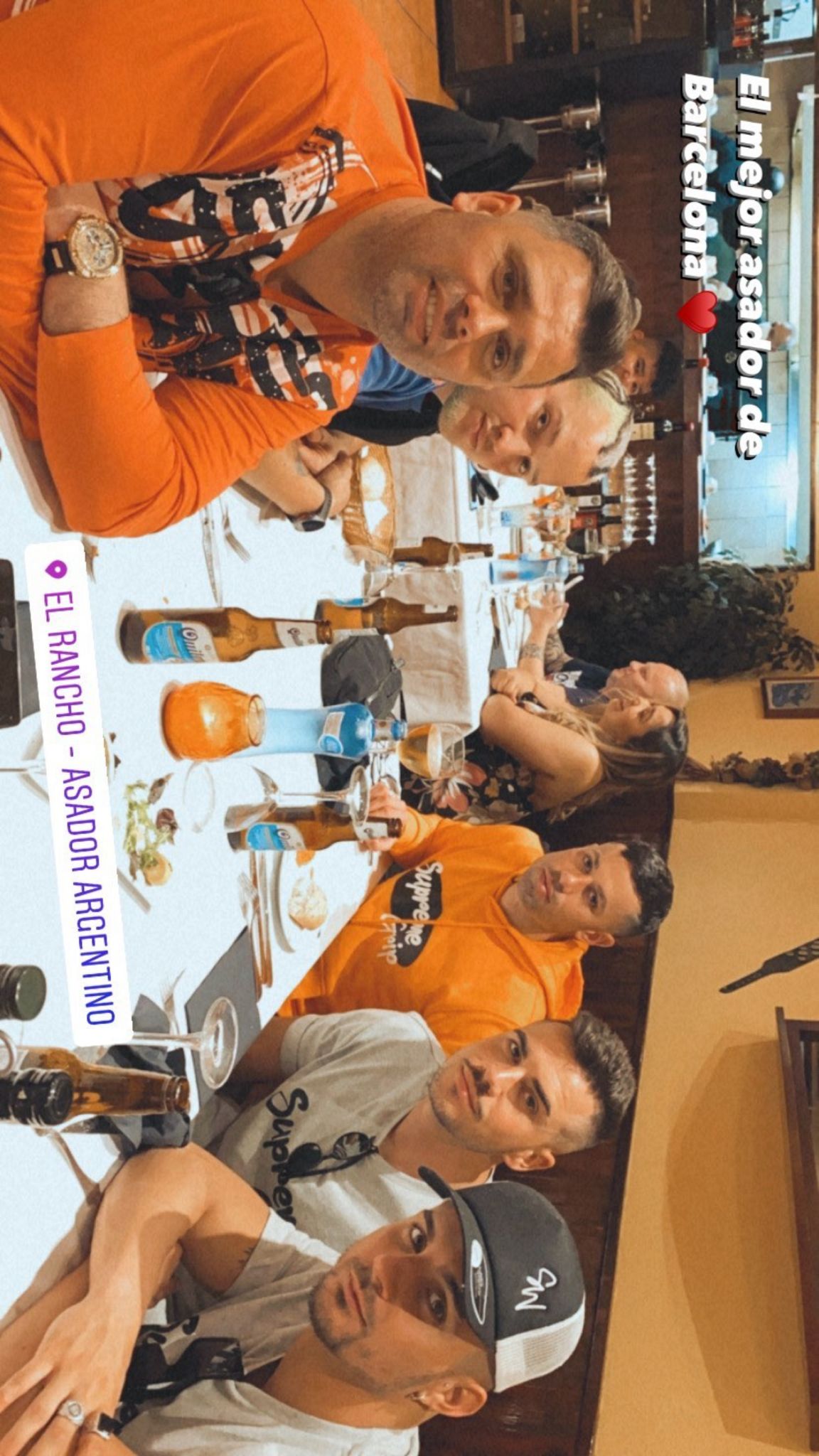 Tres concursants de 'La isla de las tentaciones' dinen en un restaurant de Sabadell