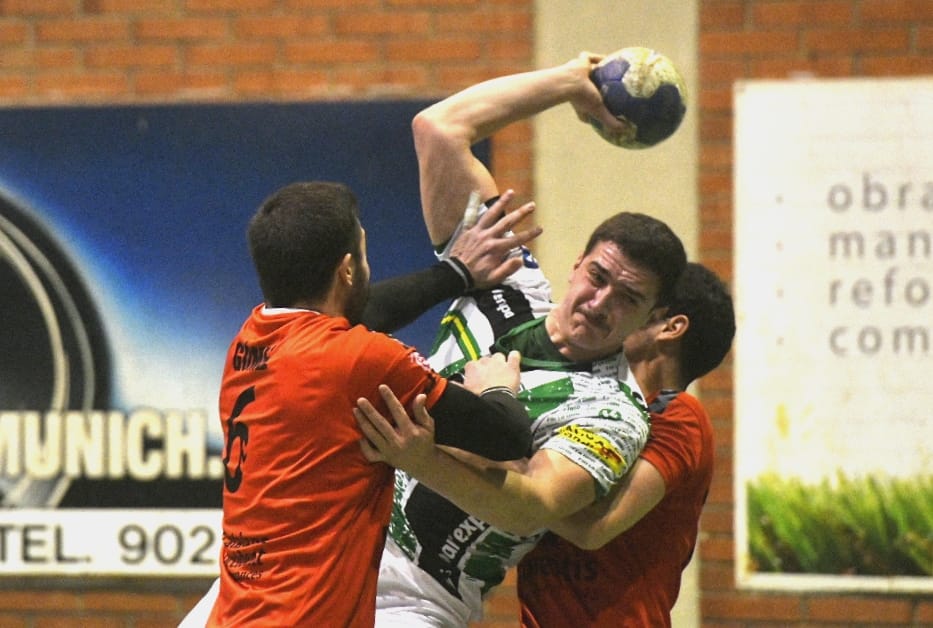 L'OAR Gràcia suma un punt en un altre final de bogeria davant el Sant Cugat (27-27)