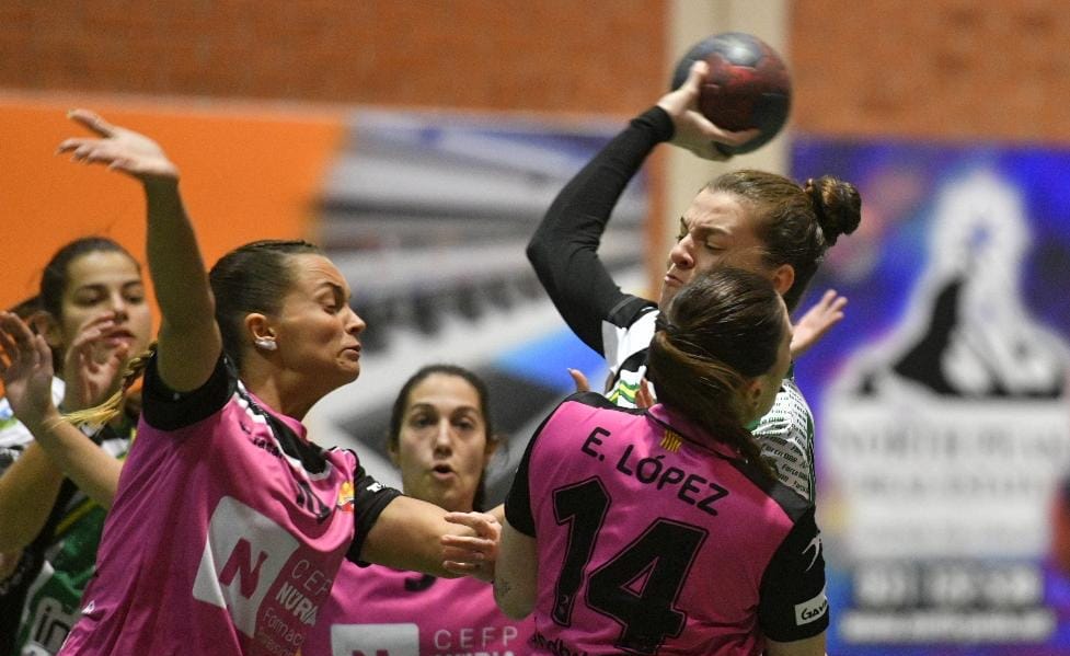 Frenada de l'OAR Gràcia femení a Lleida (29-27)