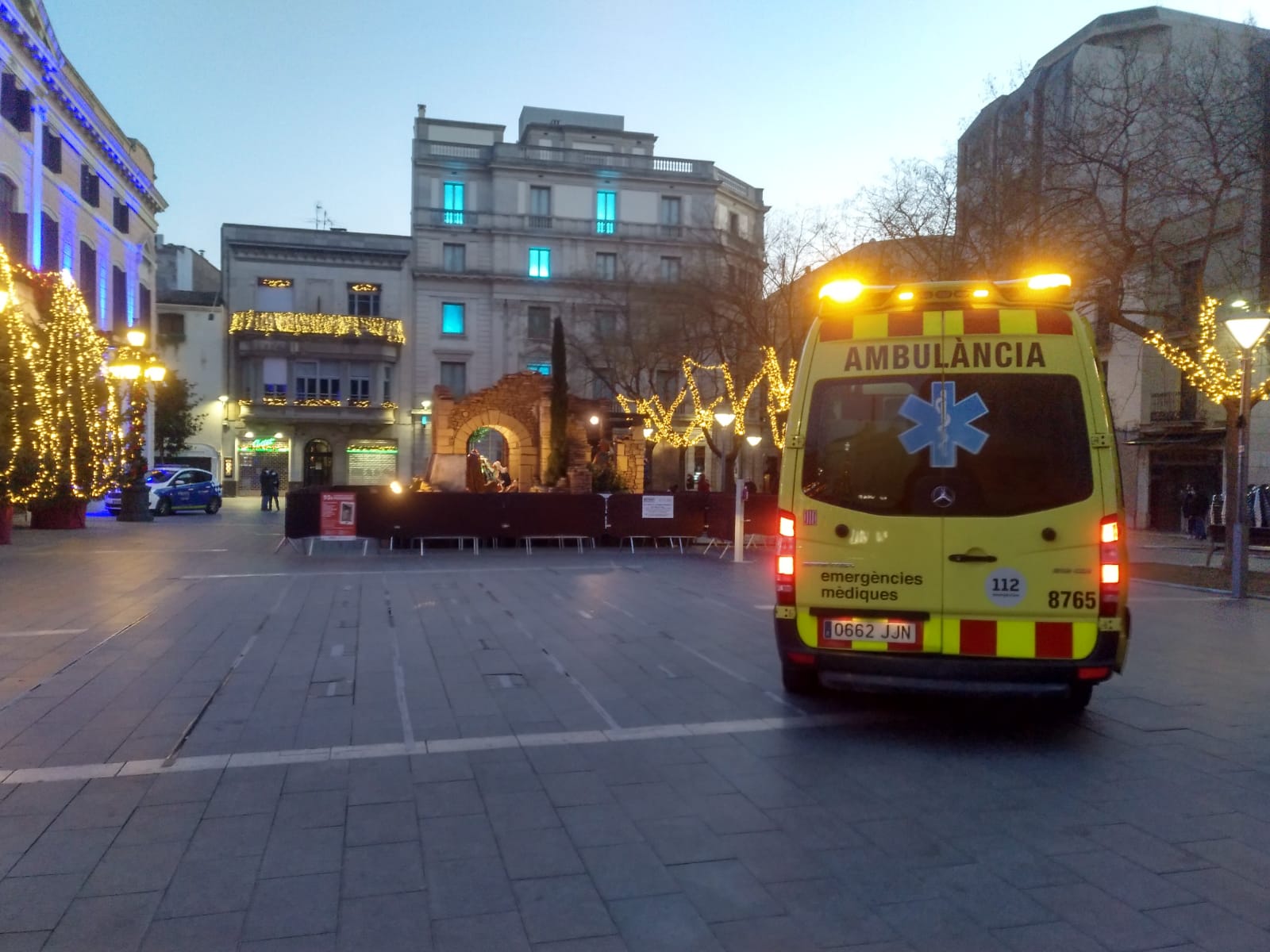 Traslladen al Taulí una dona que s'havia desmaiat a la plaça Sant Roc