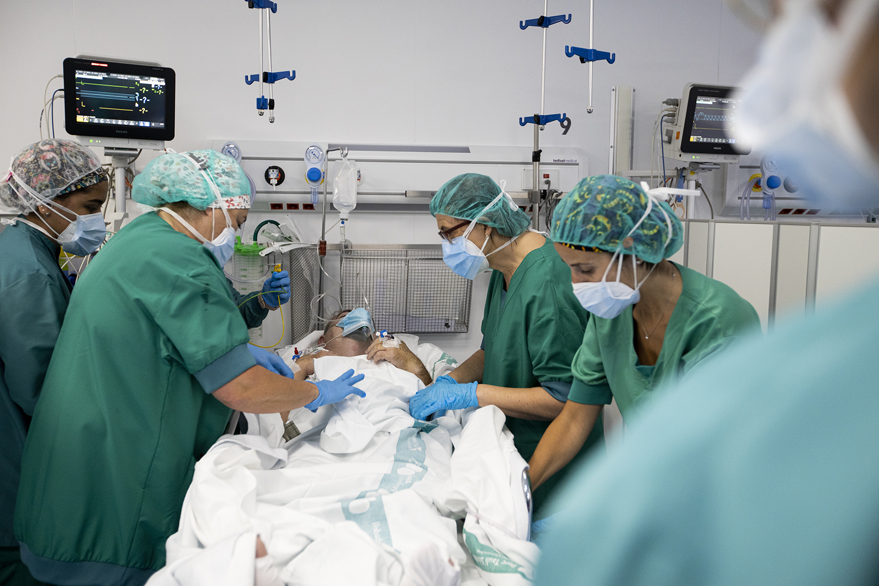 El Taulí torna a prohibir les visites per l'augment de casos de coronavirus