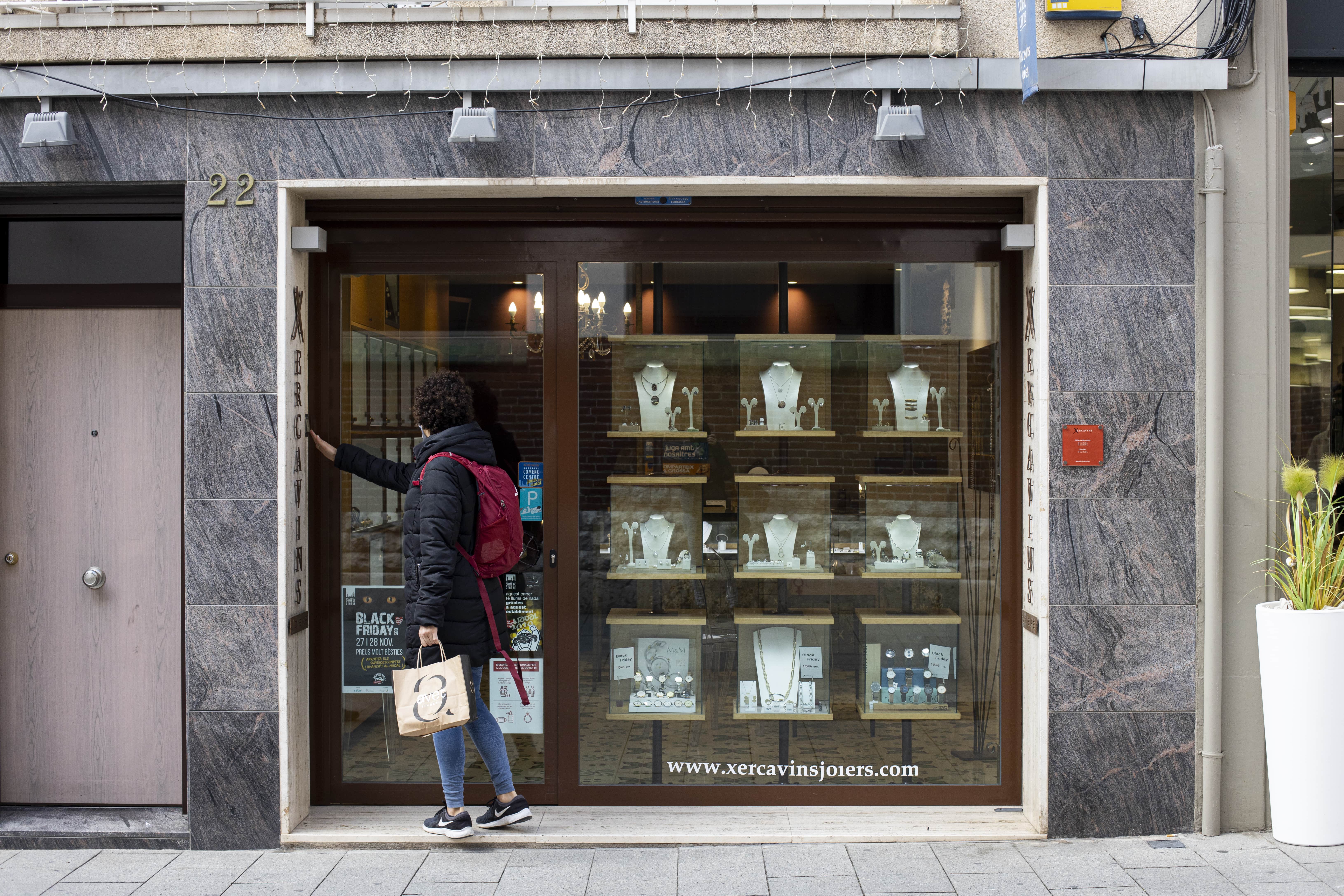 El petit comerç també s'encomana al Black Friday
