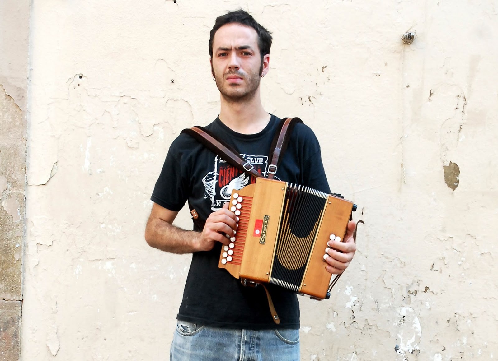 Avui en ‘streaming’: Belda en concert i el festival de cine inDOCumentari