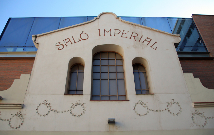 Homenatge el cine Saló Imperial, fundat l’any 1911 però avui en hores baixes per la Covid-19