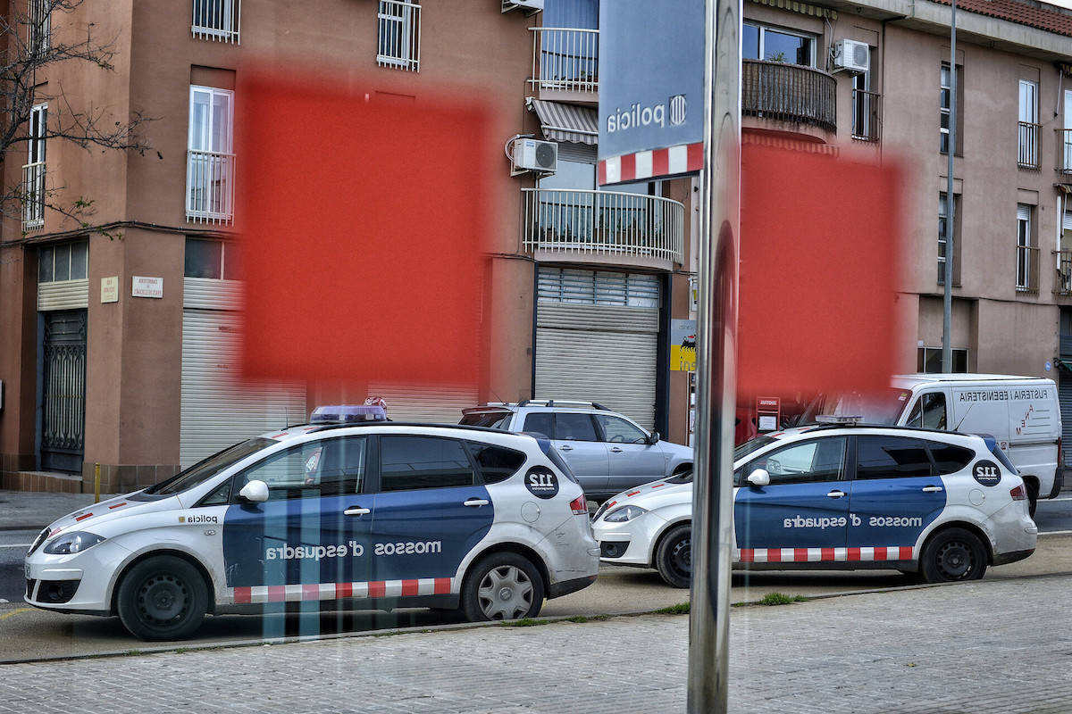 Un mosso fora de servei dispara contra dos homes que l'amenaçaven a Sabadell