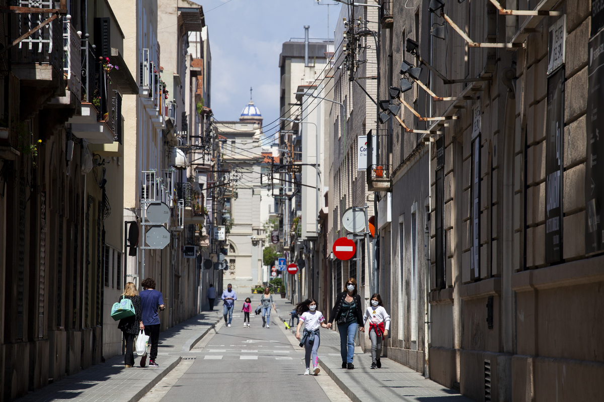 Divendres, a caminar per la dreta